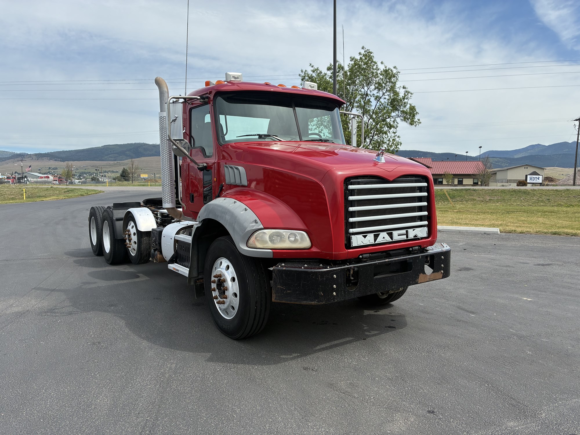 2015 Mack Granite - image 2 of 6