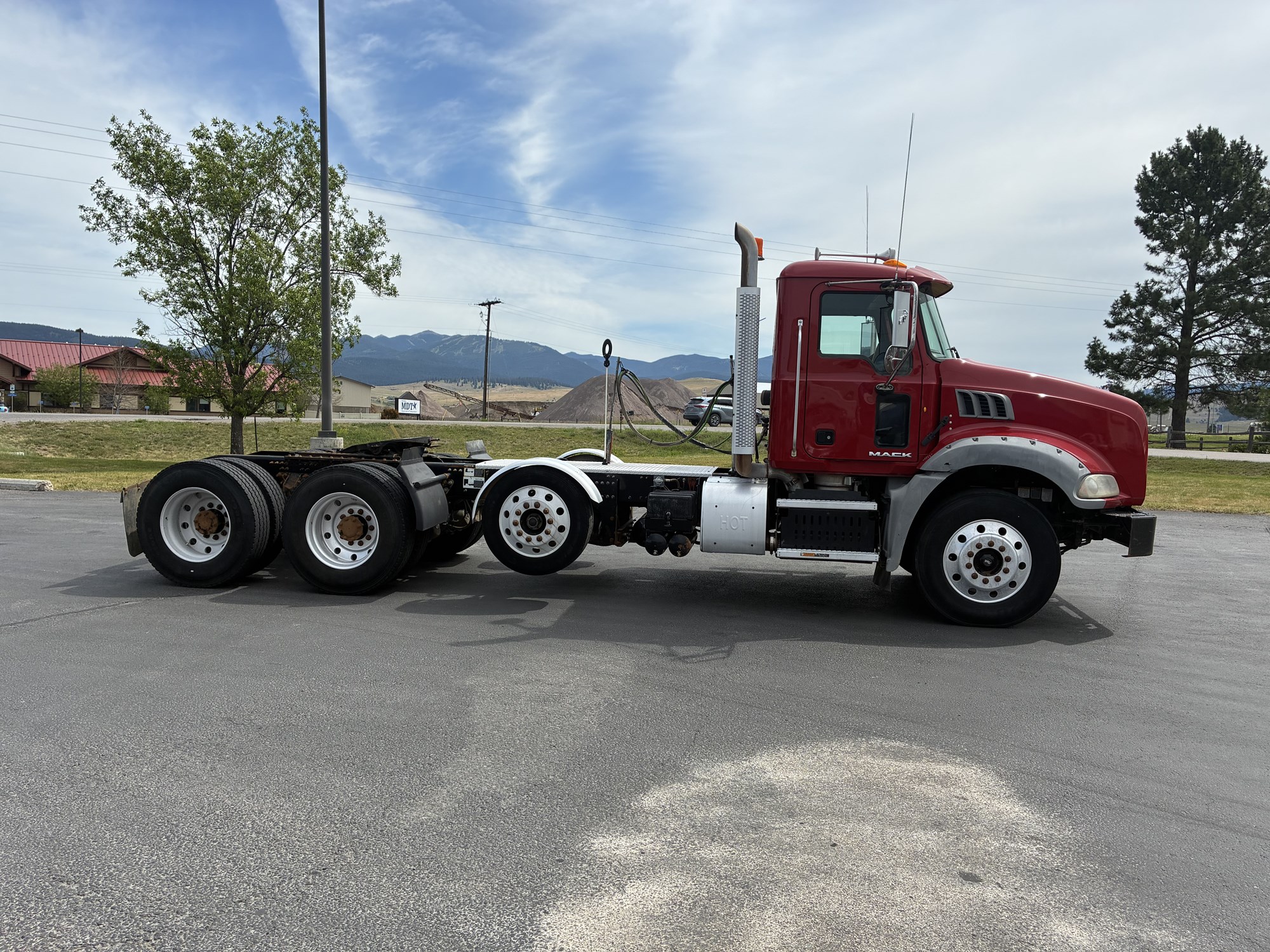 2015 Mack Granite - image 3 of 6