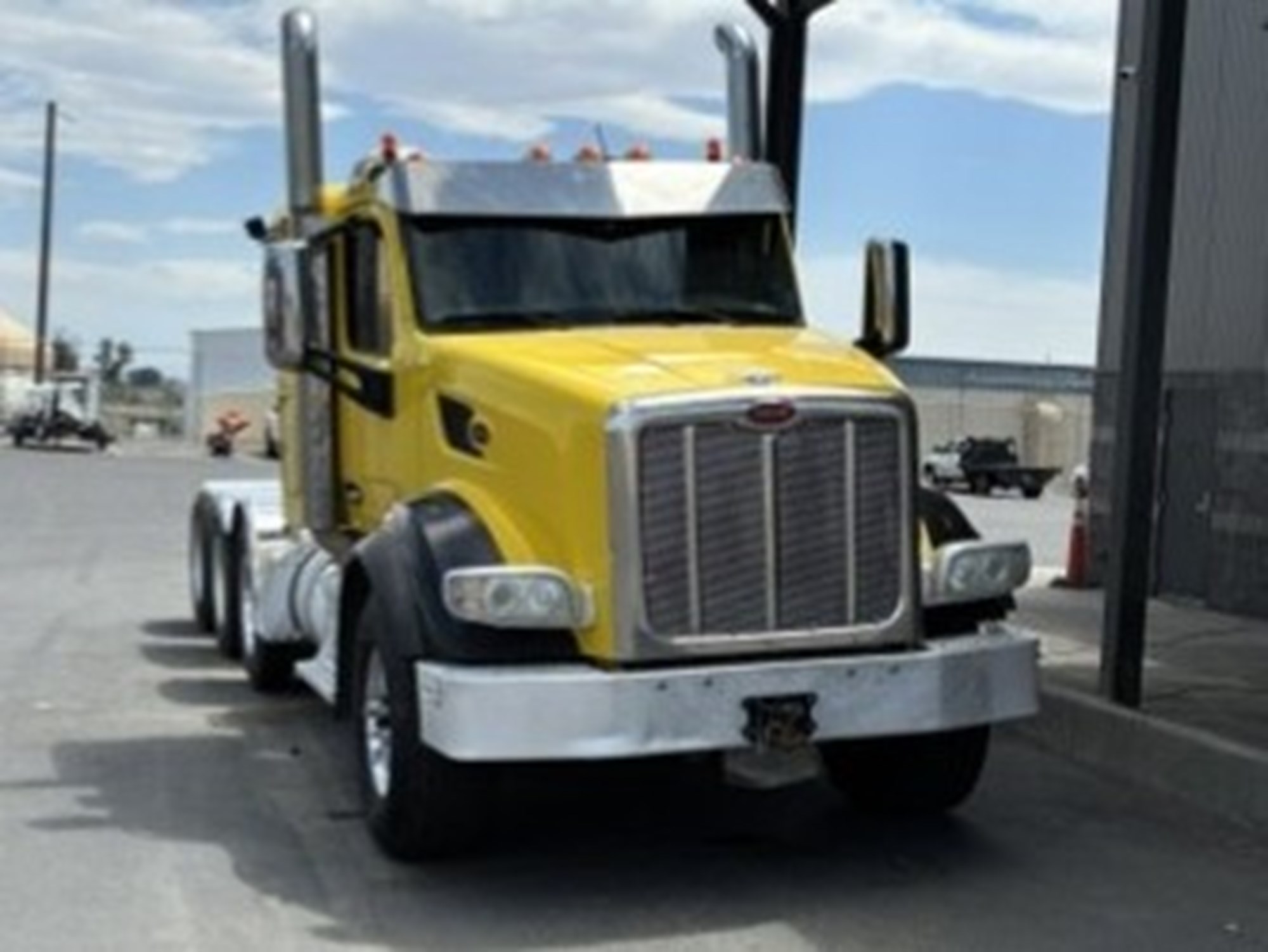 2016 Peterbilt 567 2016 Peterbilt 567 - image 3 of 6