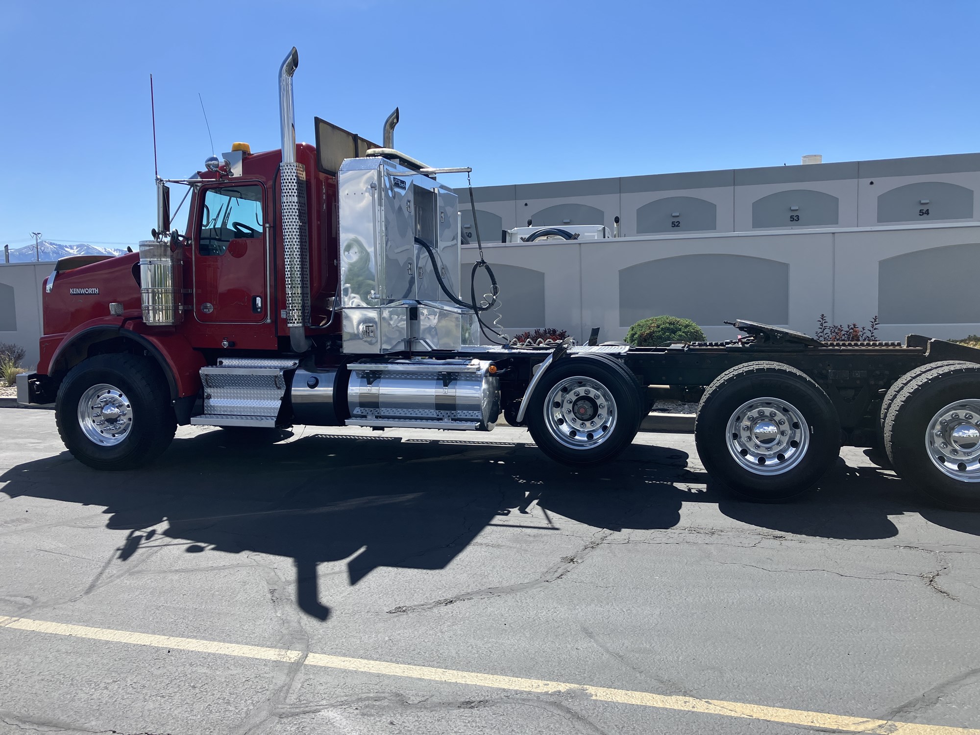 2017 Kenworth T800 - image 3 of 6