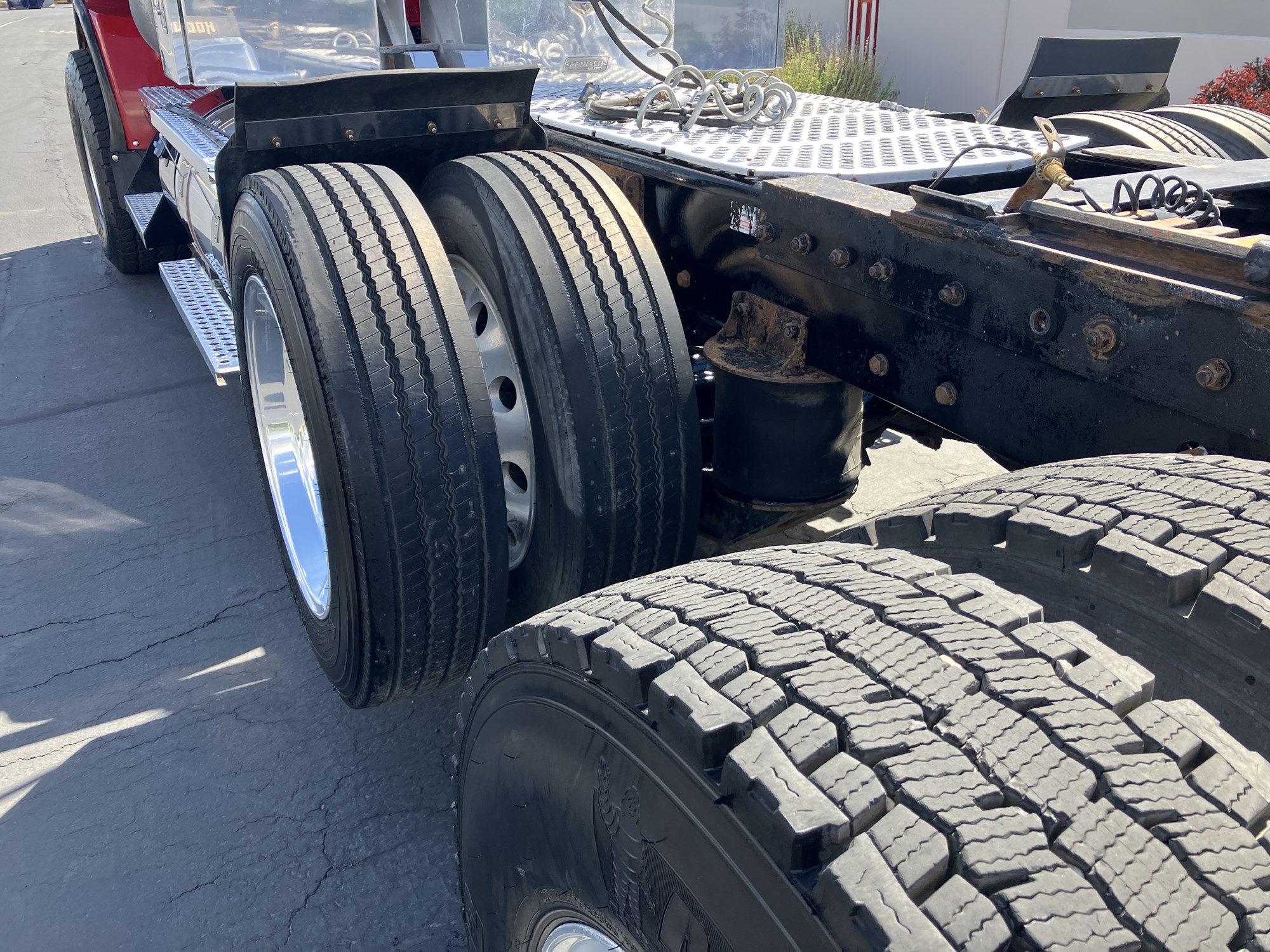 2017 Kenworth T800 - image 5 of 6