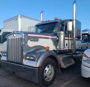2018 Kenworth W900 JJ179343U1-01