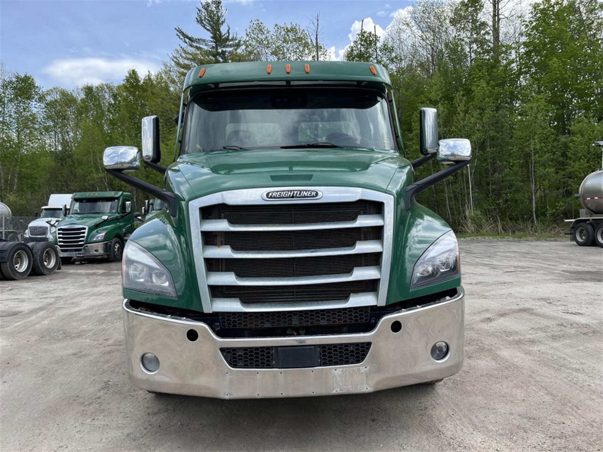 2019 Freightliner Cascadia 2019 Freightliner Cascadia - image 2 of 6