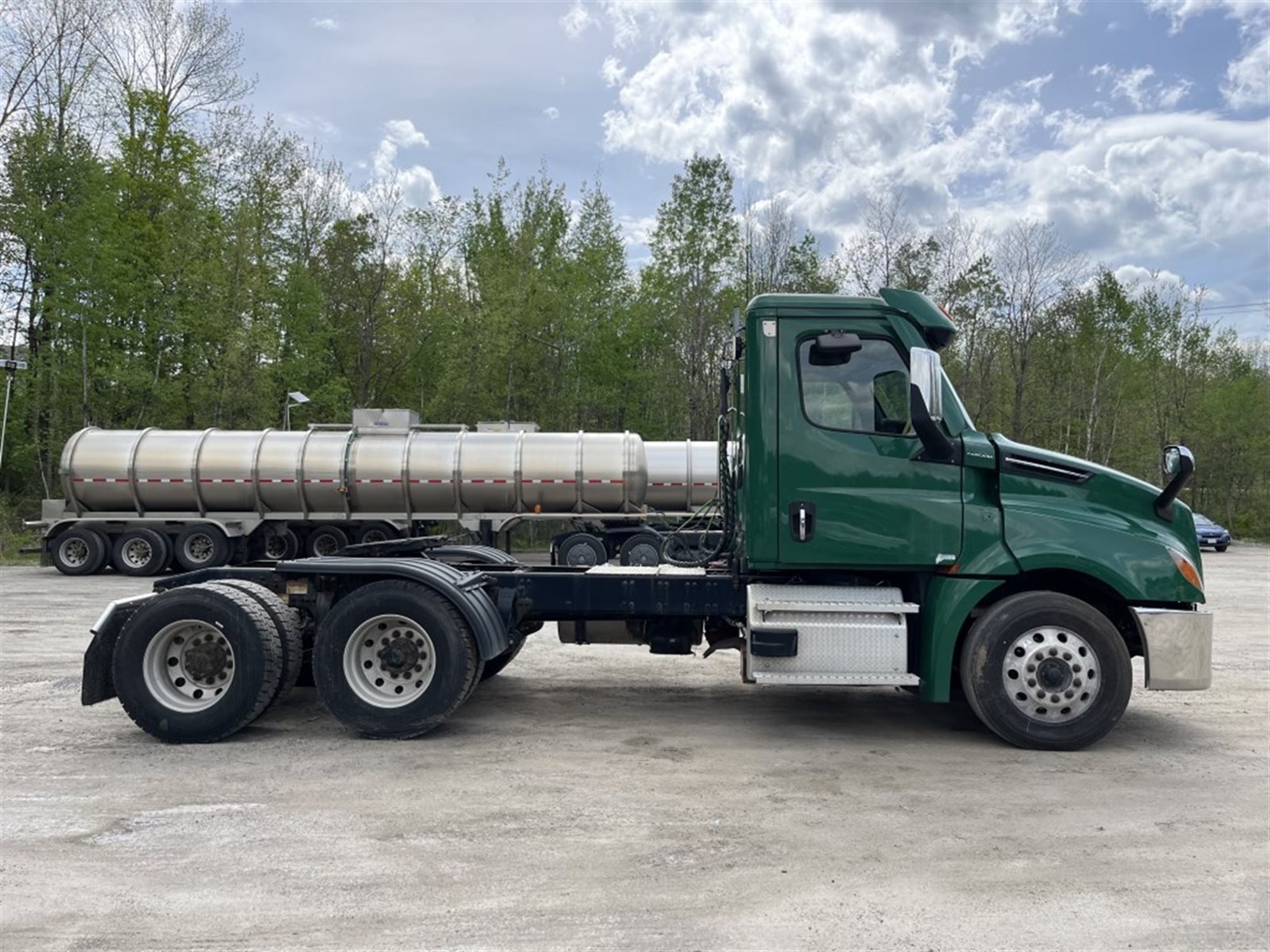 2019 Freightliner Cascadia 2019 Freightliner Cascadia - image 4 of 6
