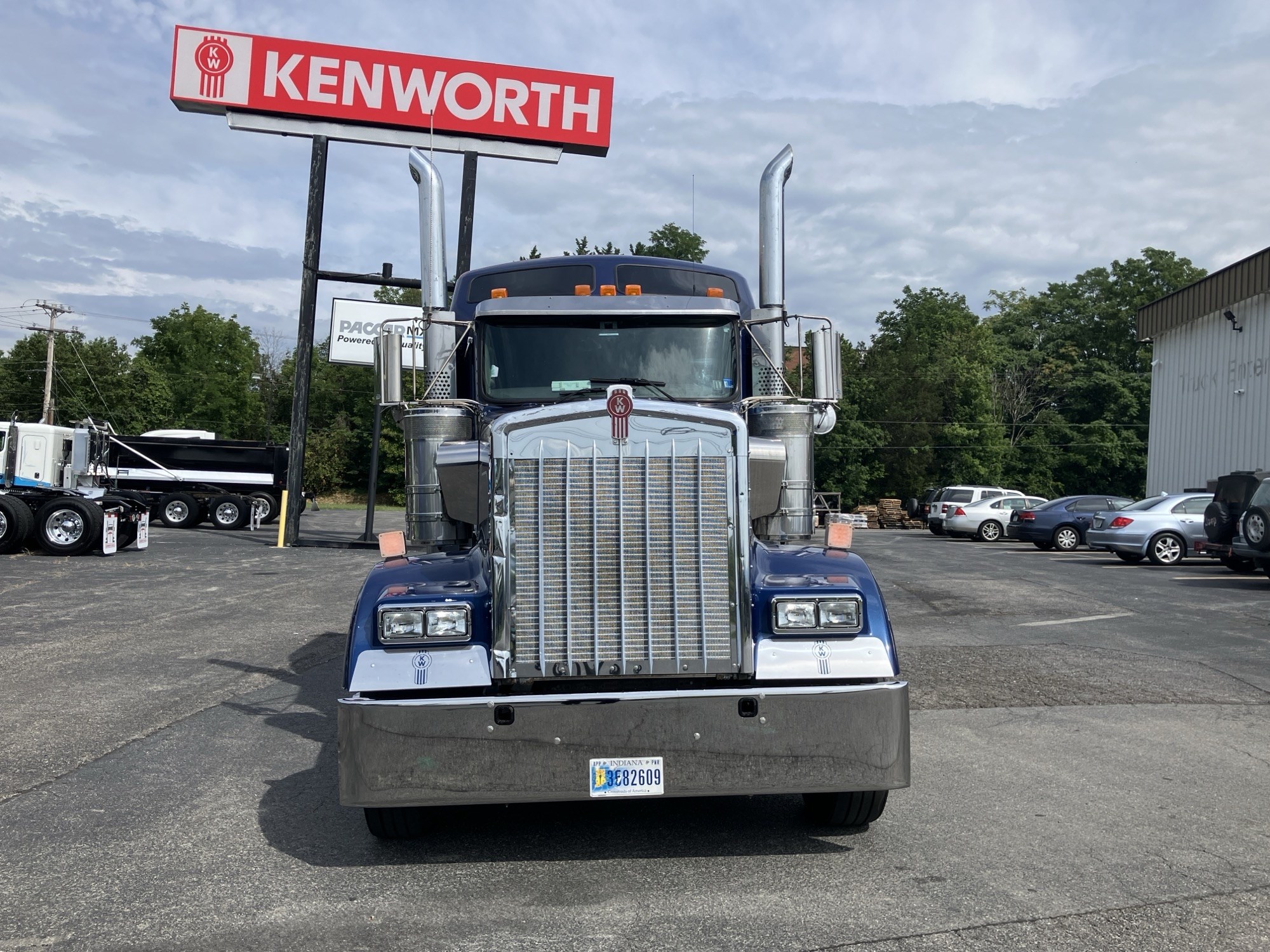 2019 Kenworth W900B 2019 Kenworth W900B - image 2 of 6