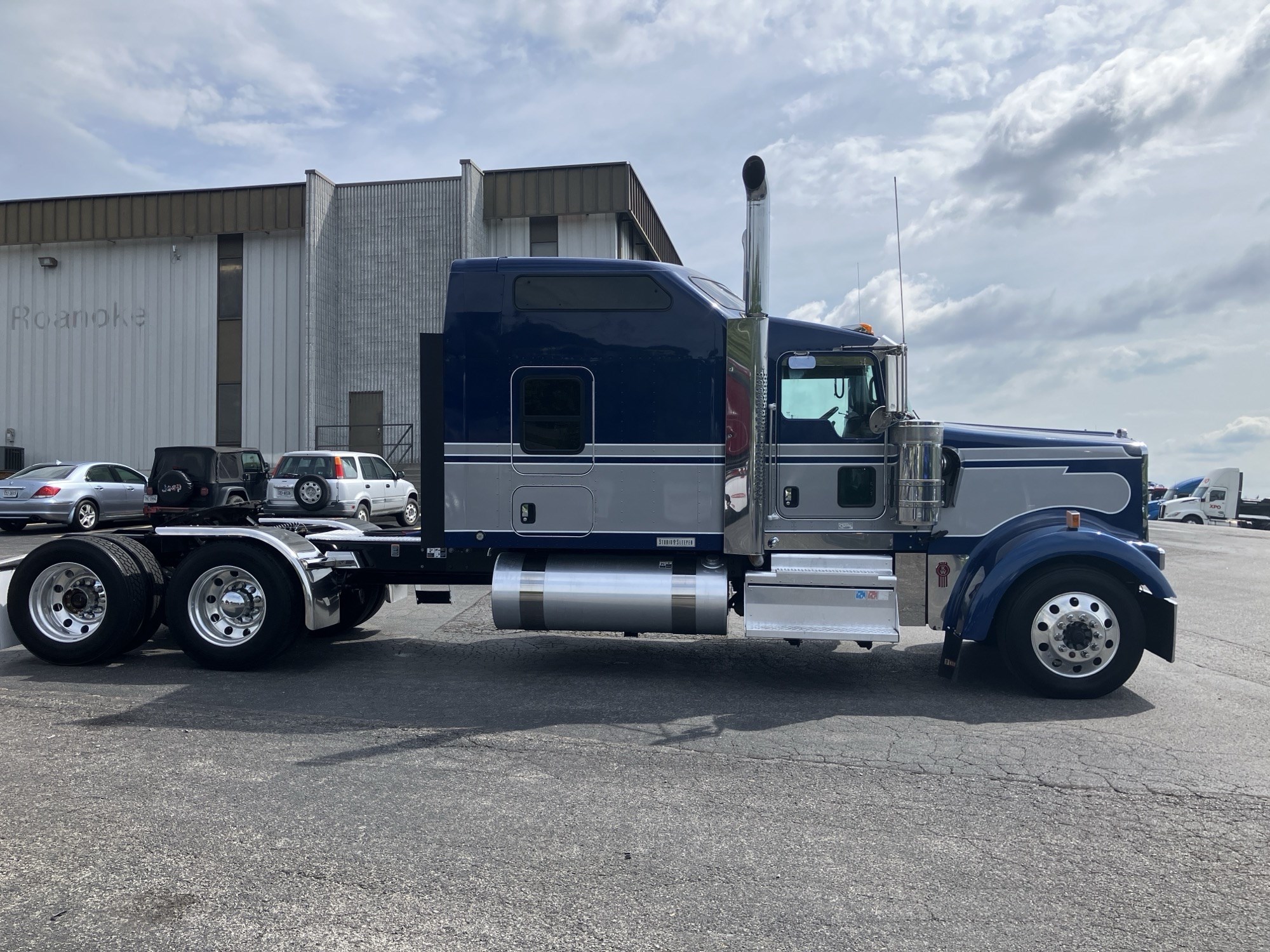 2019 Kenworth W900B 2019 Kenworth W900B - image 3 of 6