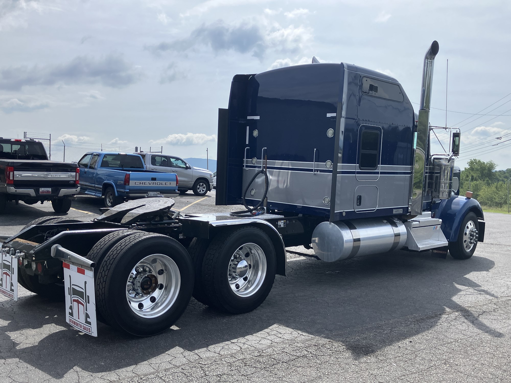2019 Kenworth W900B 2019 Kenworth W900B - image 4 of 6
