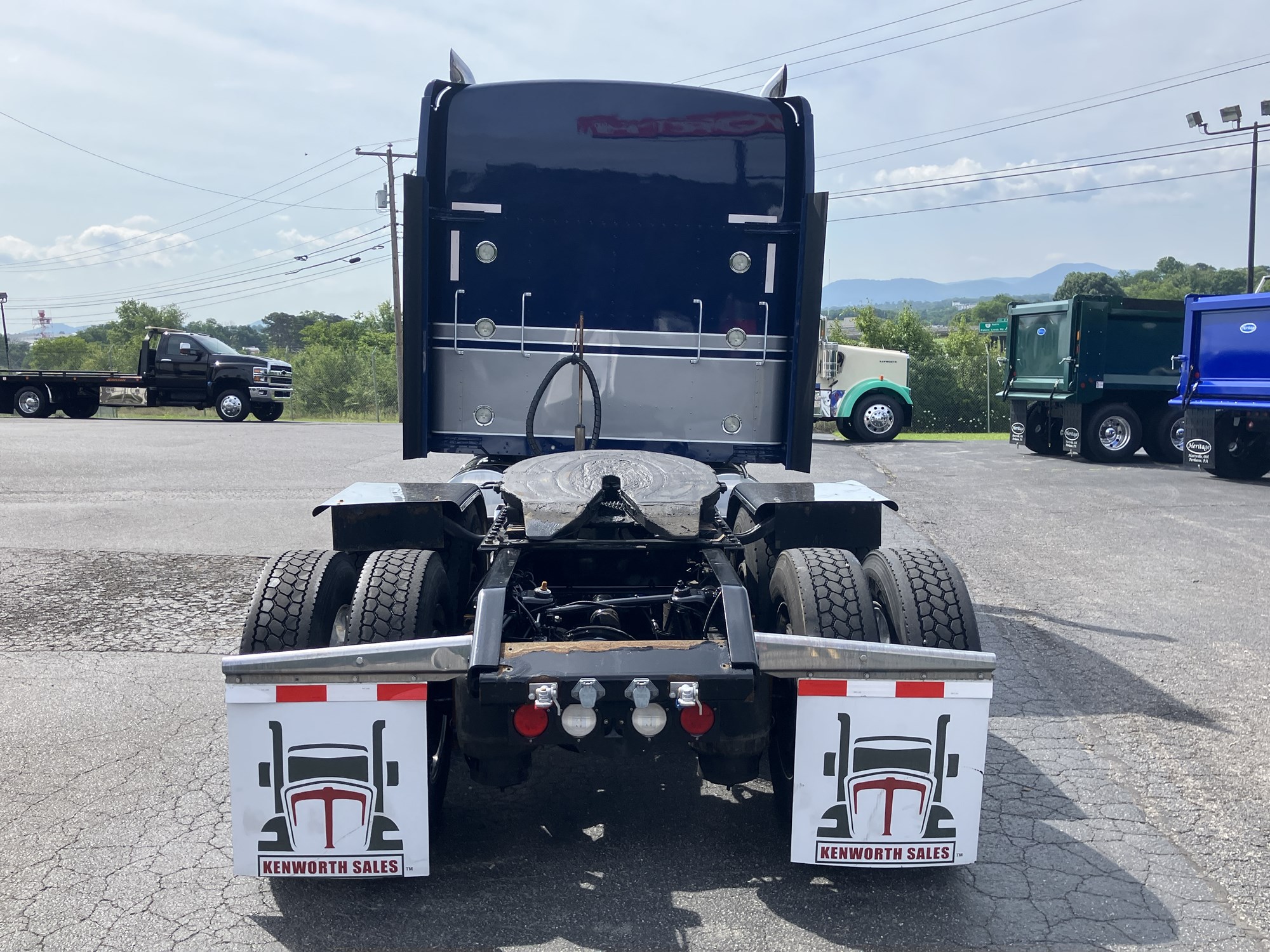 2019 Kenworth W900B 2019 Kenworth W900B - image 5 of 6