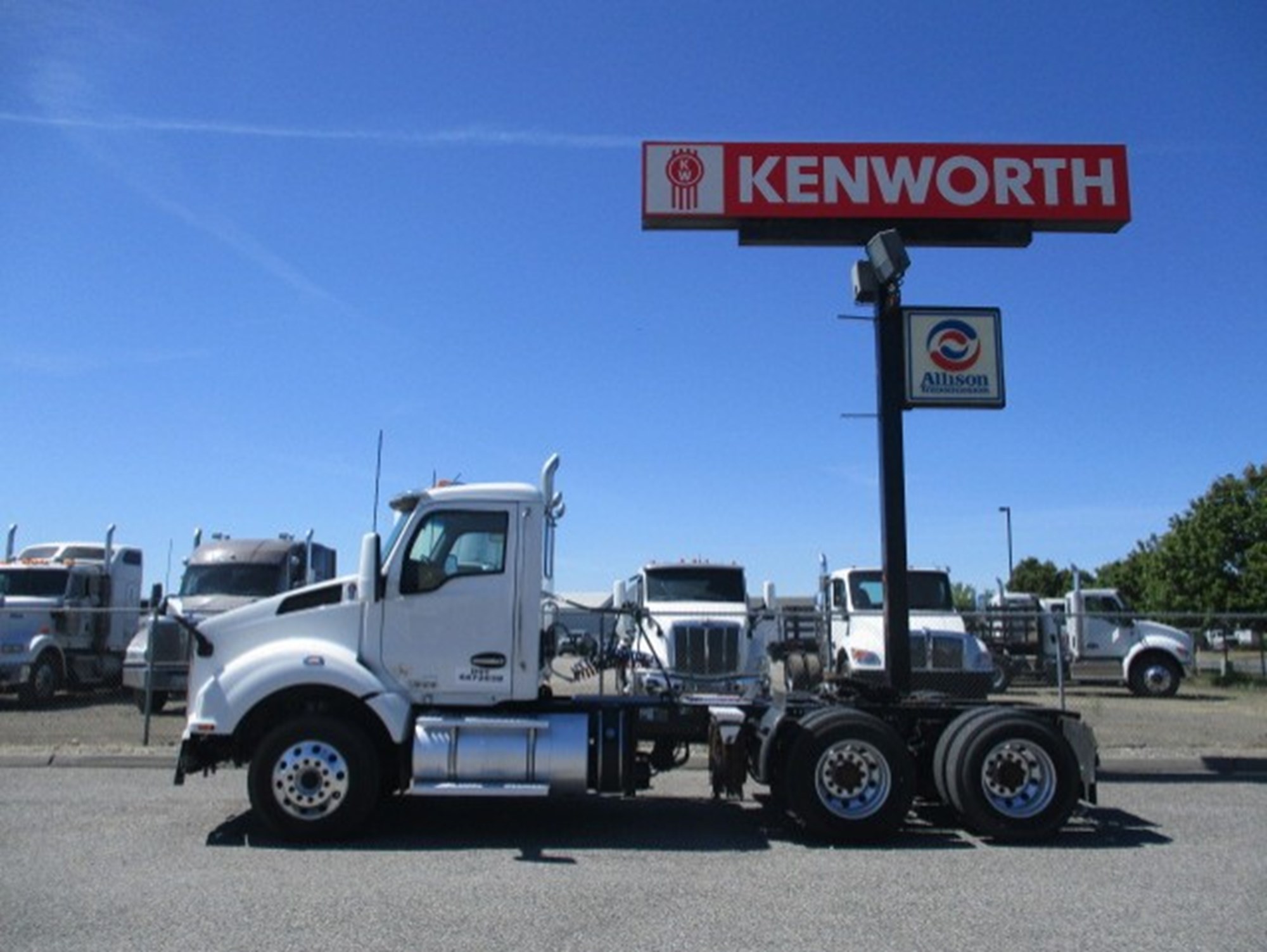 2020 Kenworth T880 - image 2 of 6