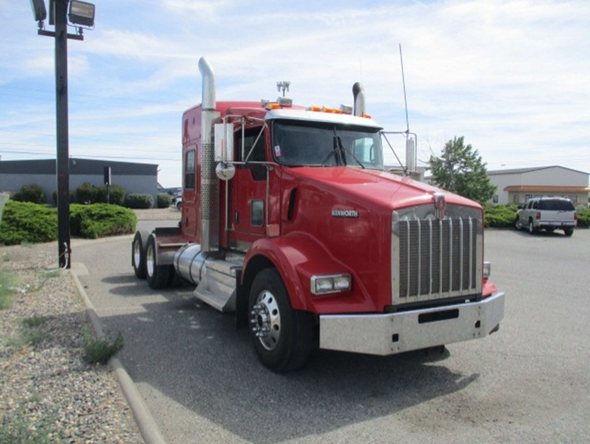 2021 Kenworth T800 2021 Kenworth T800 - image 2 of 6