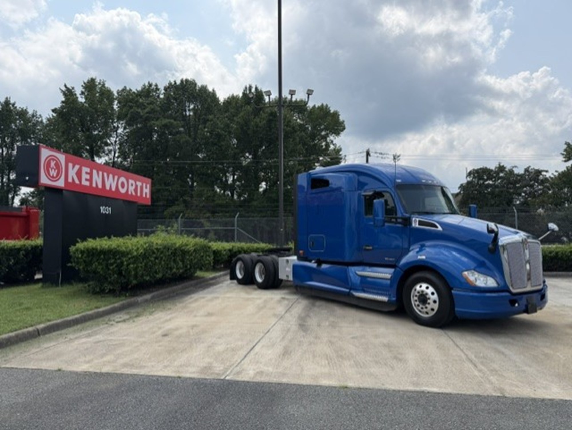 2021 Kenworth T680 2021 Kenworth T680 - image 1 of 6