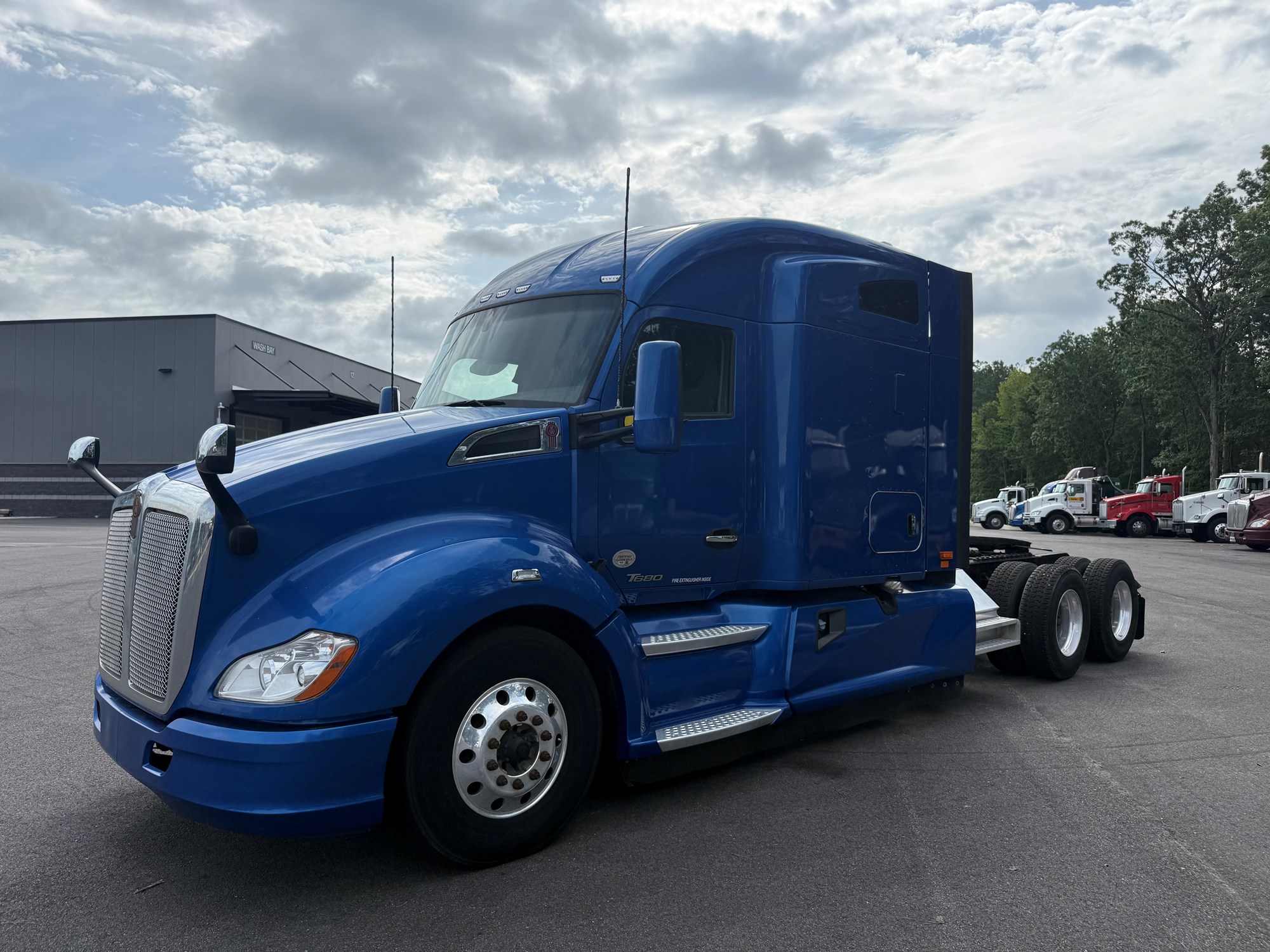 2021 Kenworth T680 - image 1 of 6
