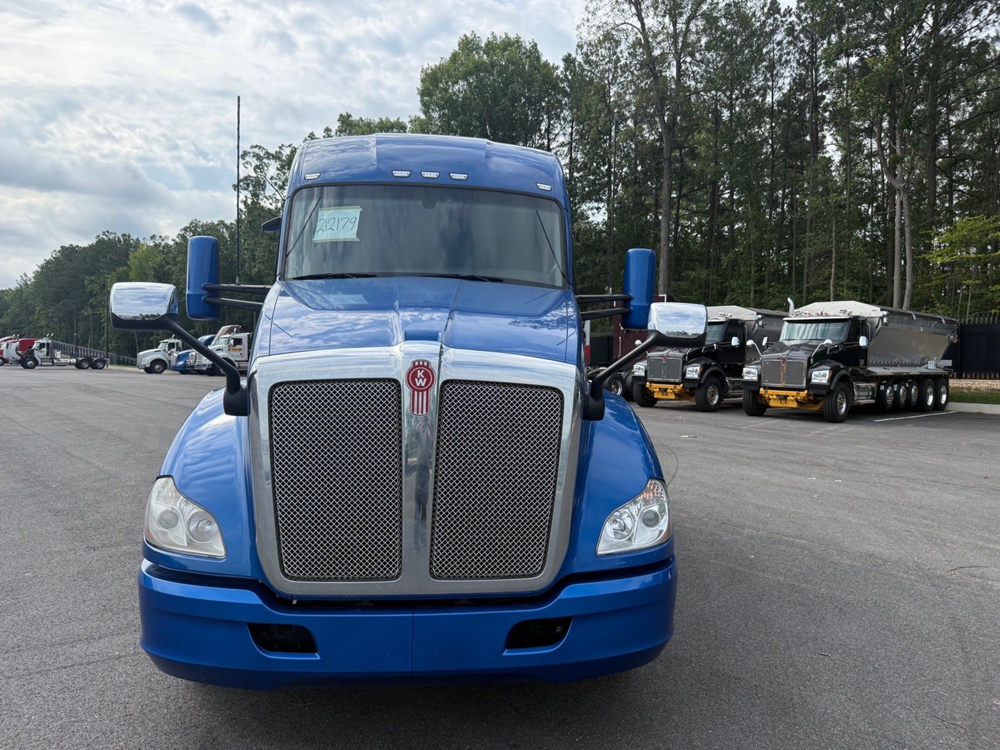 2021 Kenworth T680 - image 2 of 6