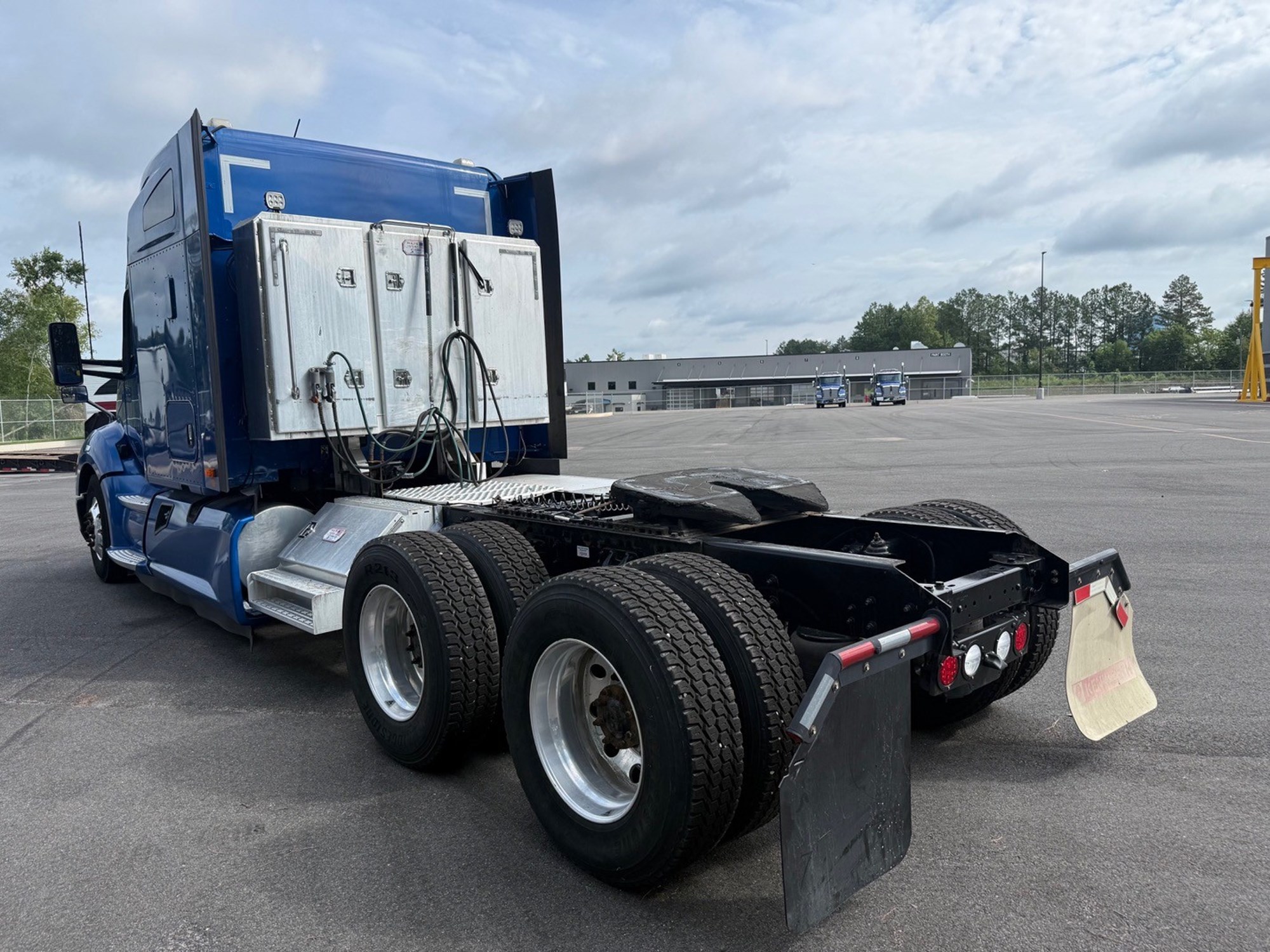 2021 Kenworth T680 MJ435522U-11 2021 Kenworth T680 MJ435522U-11