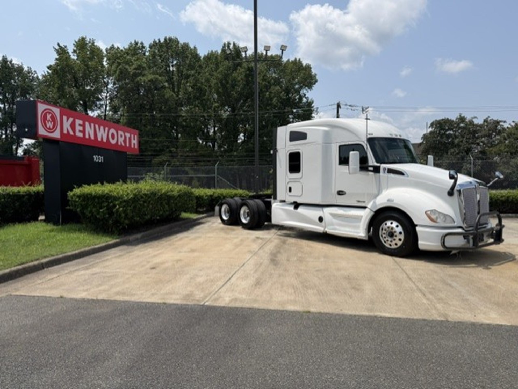 2021 Kenworth T680 - image 1 of 6