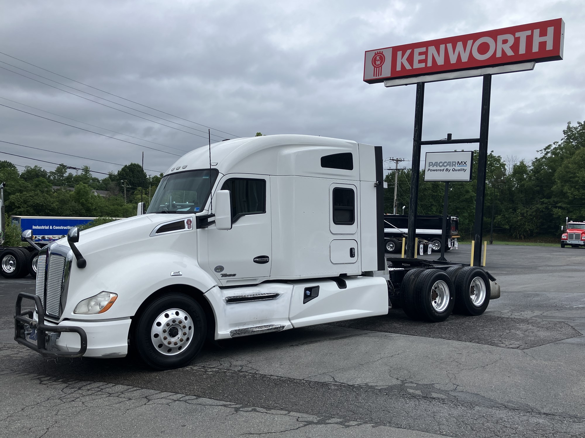 2021 Kenworth T680 - image 1 of 6