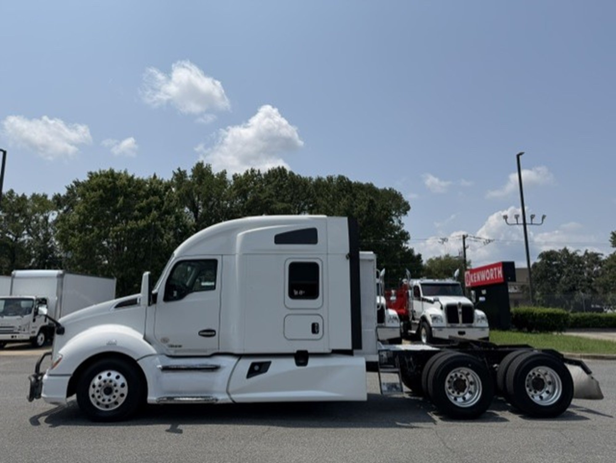 2021 Kenworth T680 - image 2 of 6