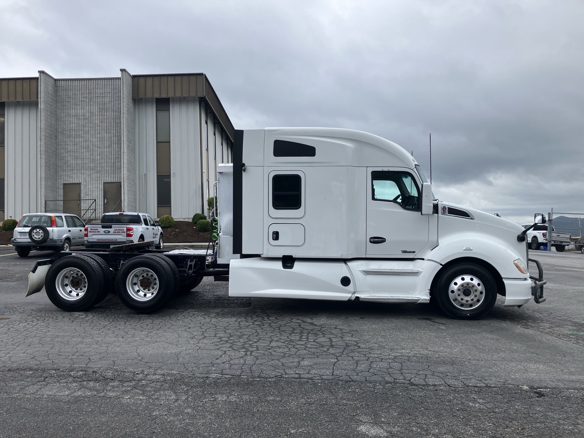 2021 Kenworth T680 - image 3 of 6
