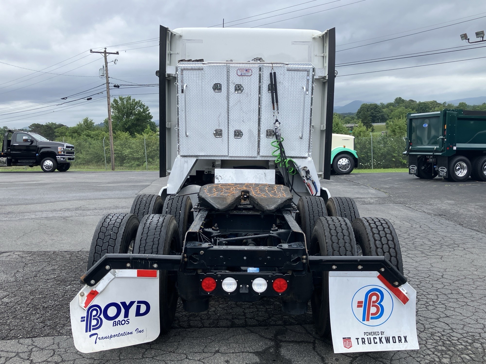 2021 Kenworth T680 - image 5 of 6