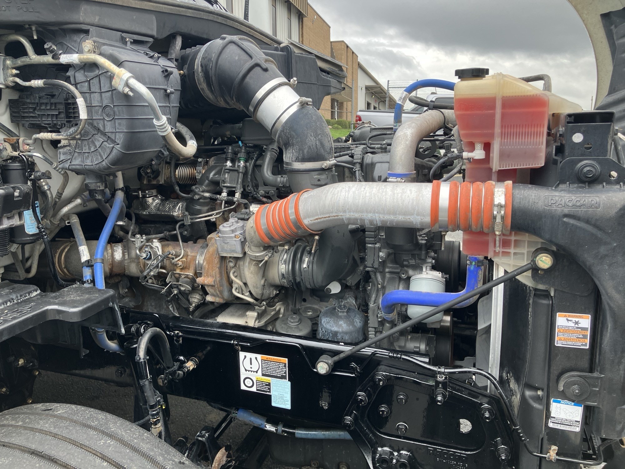 2021 Kenworth T680 MJ446988U-10 2021 Kenworth T680 MJ446988U-10