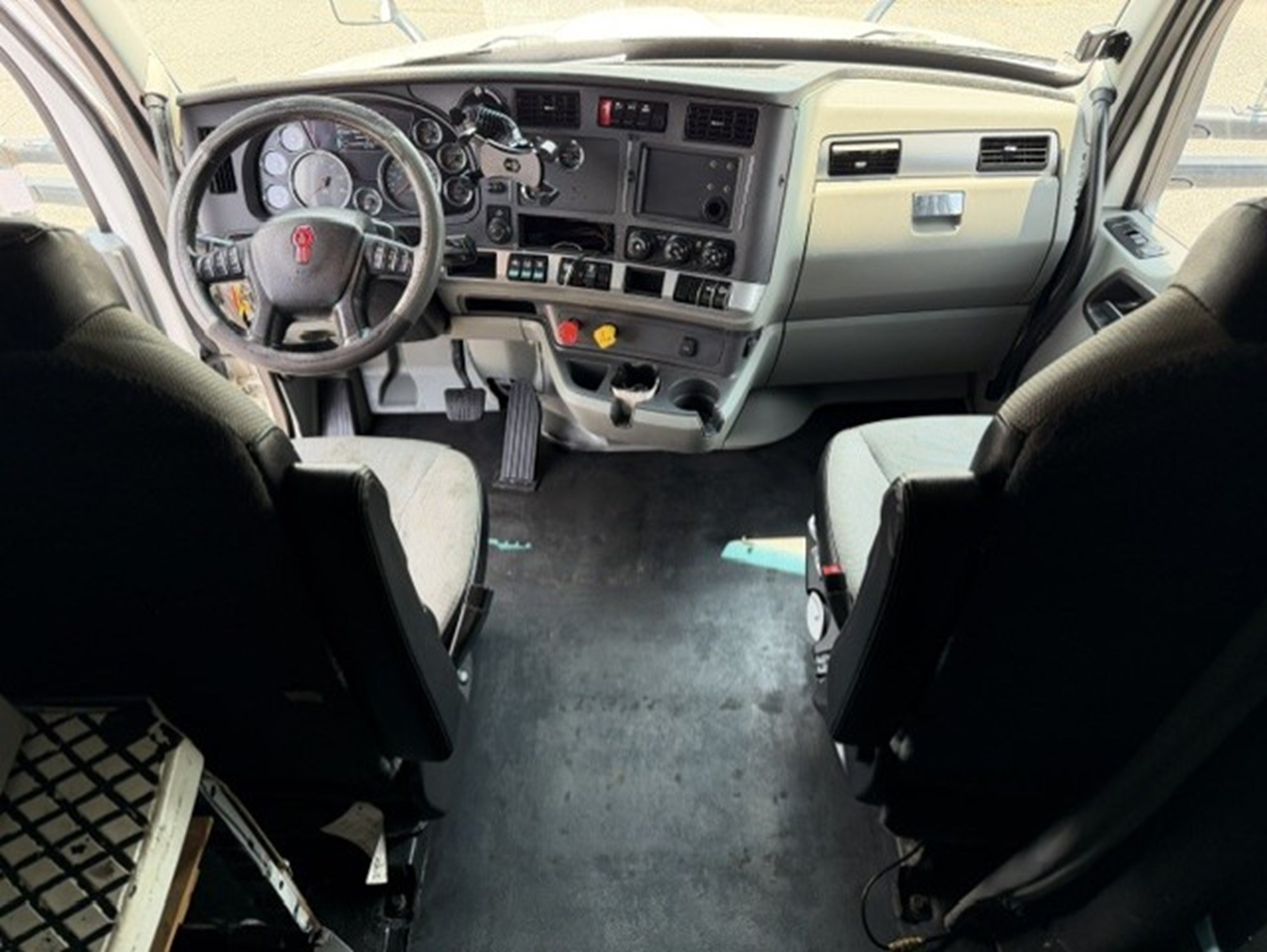 2021 Kenworth T680 MJ446988U-21 2021 Kenworth T680 MJ446988U-21