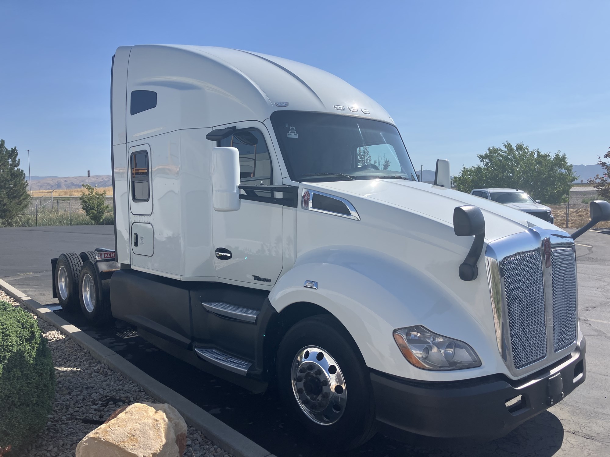2021 Kenworth T680 2021 Kenworth T680 - image 4 of 6