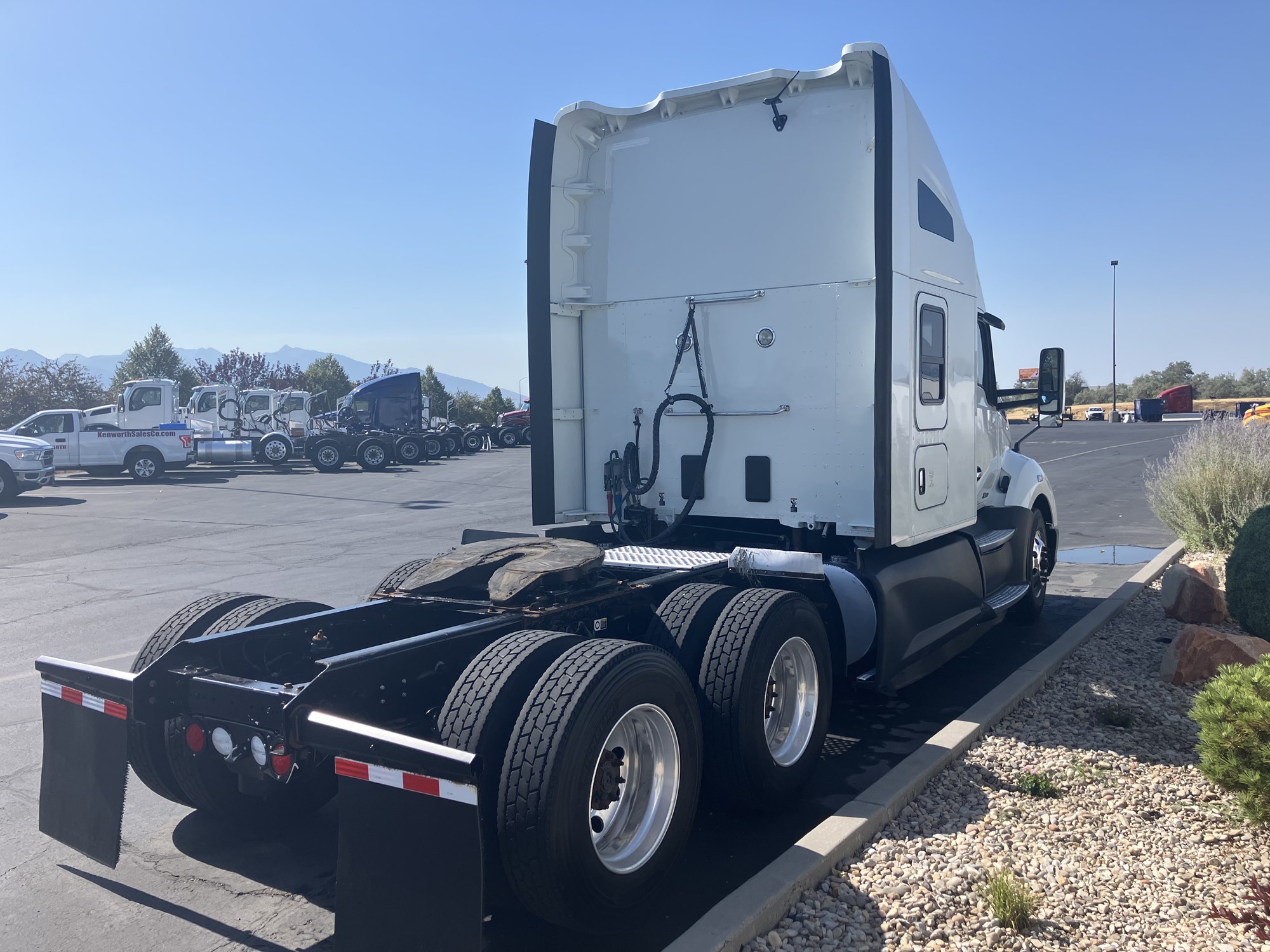 2021 Kenworth T680 2021 Kenworth T680 - image 5 of 6