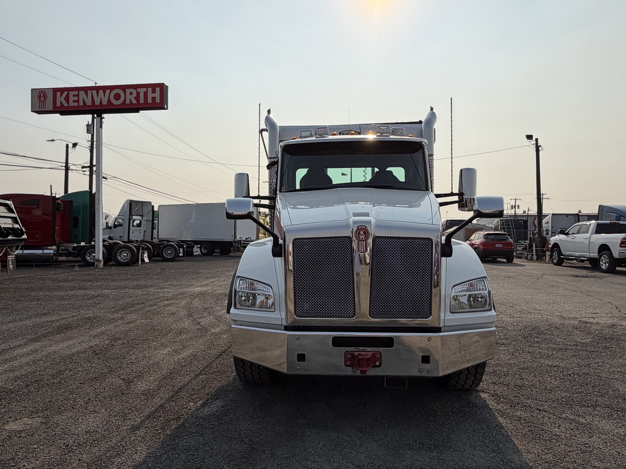 2021 Kenworth T880 - image 2 of 6