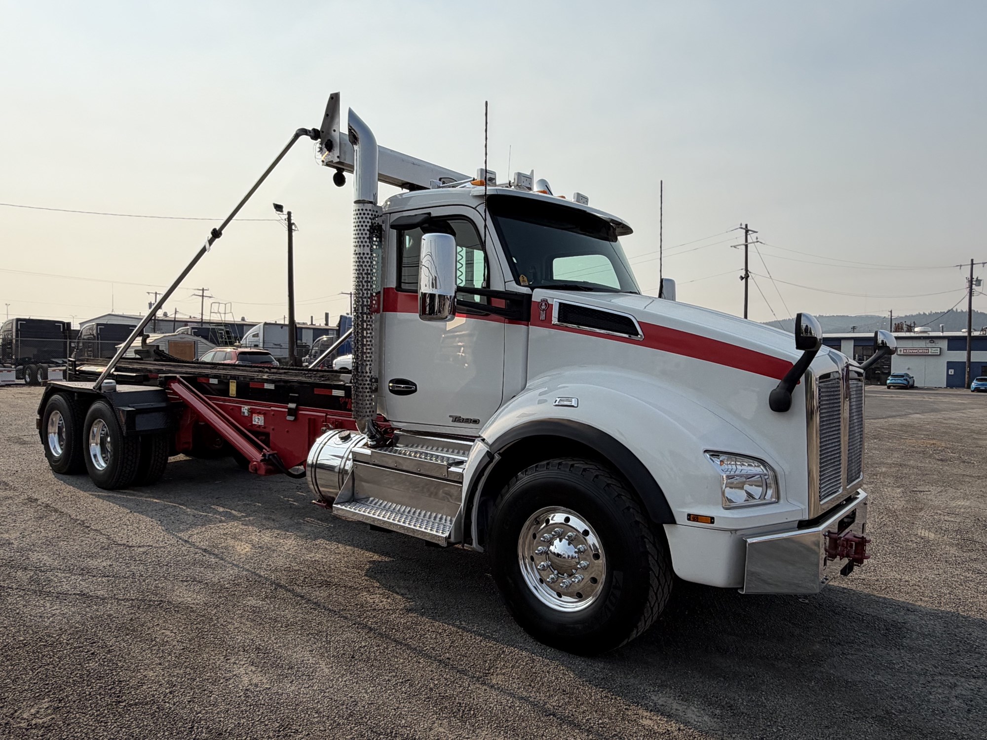 2021 Kenworth T880 - image 3 of 6