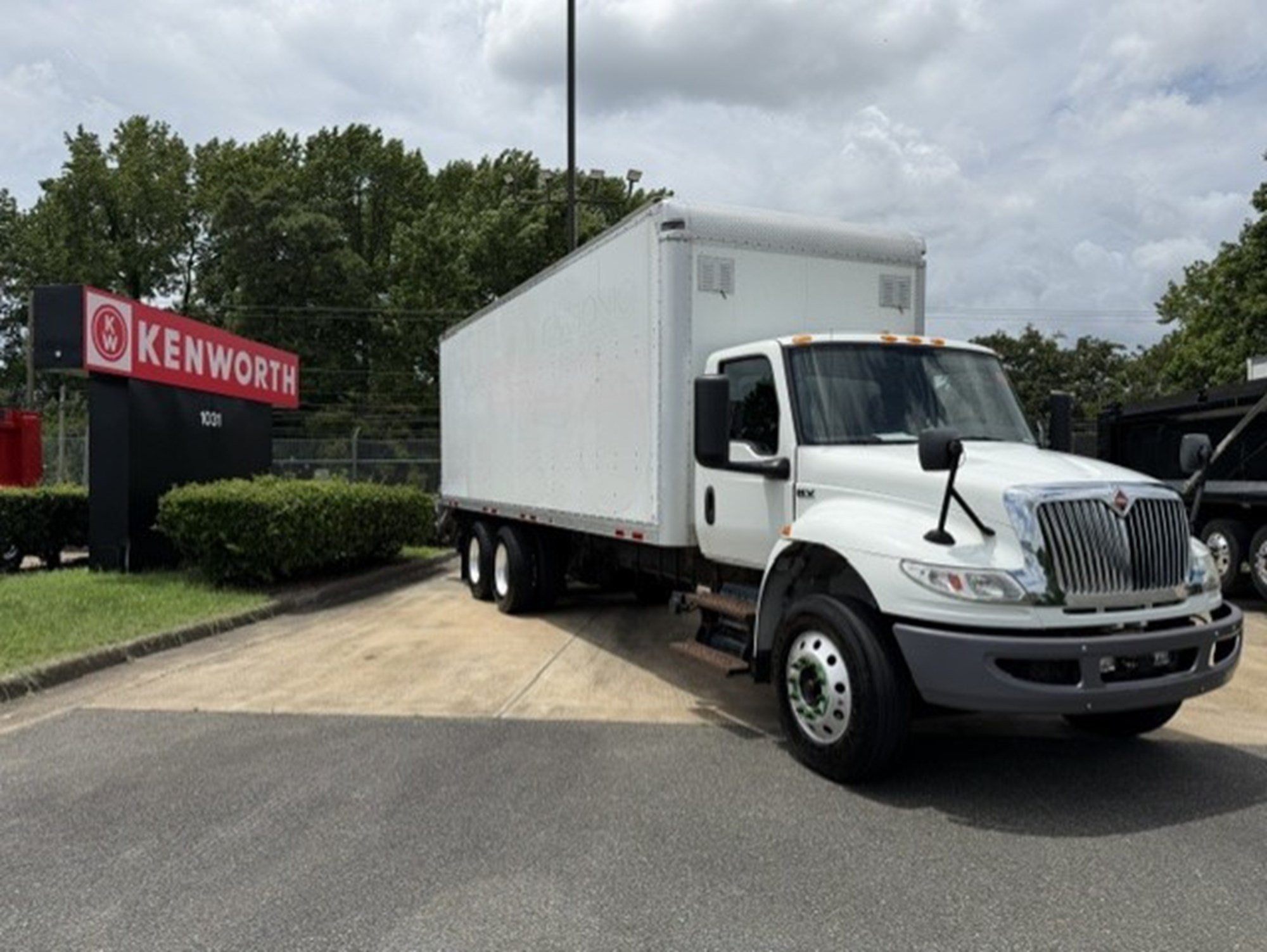 2021 International MV - image 1 of 6