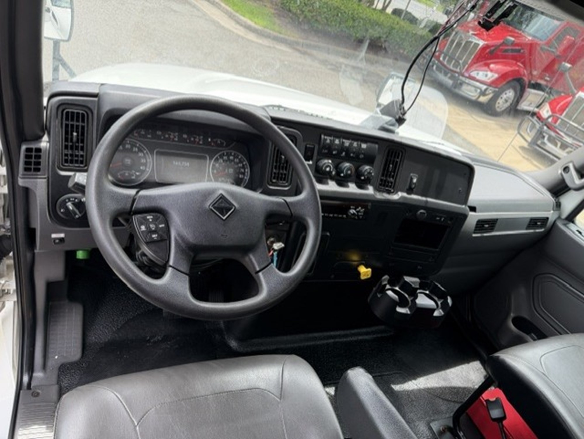2021 International MV - image 6 of 6