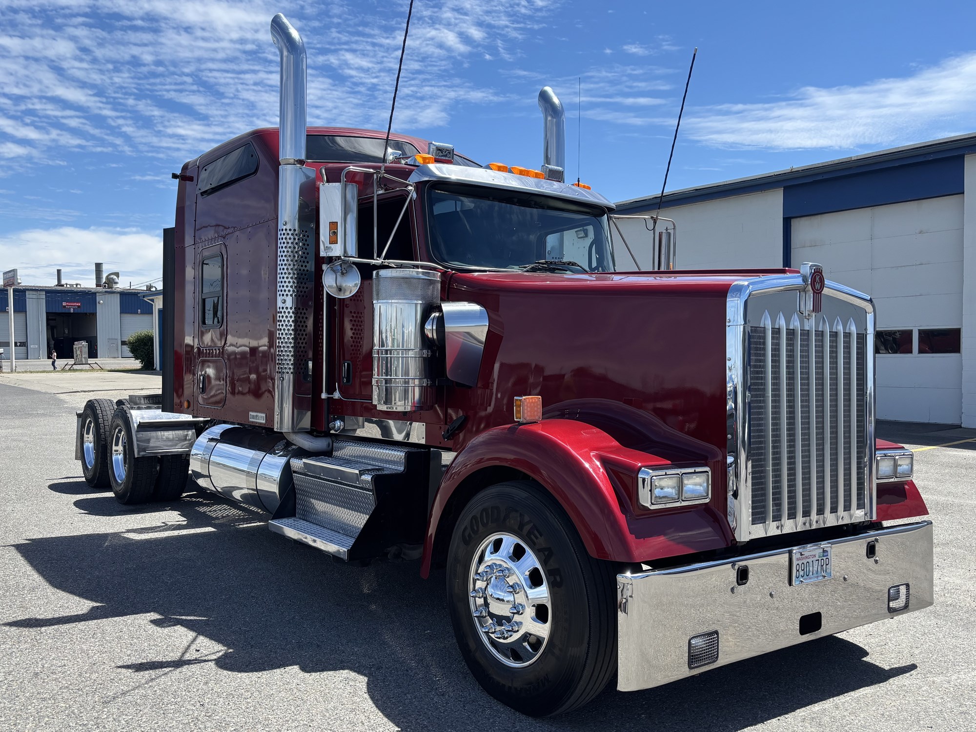 2021 Kenworth W900 2021 Kenworth W900 - image 2 of 6