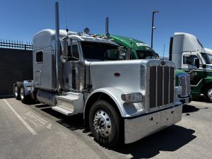 2022 Peterbilt 389 ND784687U-01