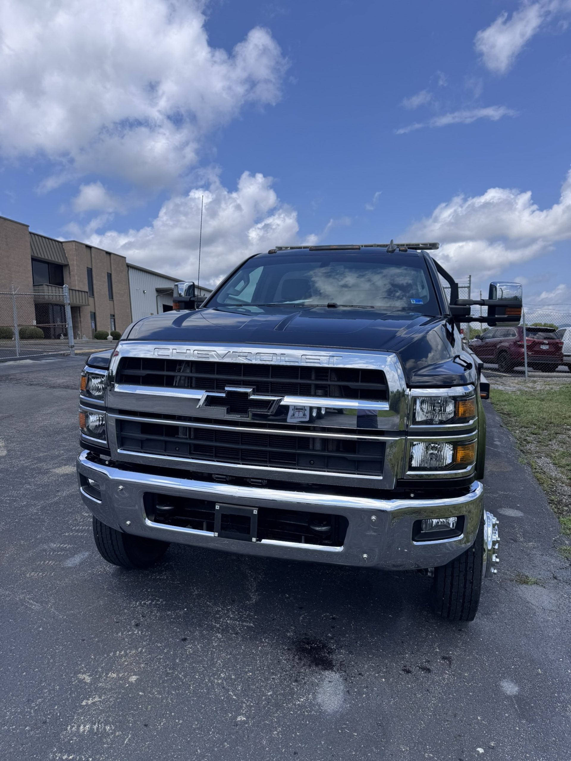 2022 Chevrolet 5500 - image 4 of 6