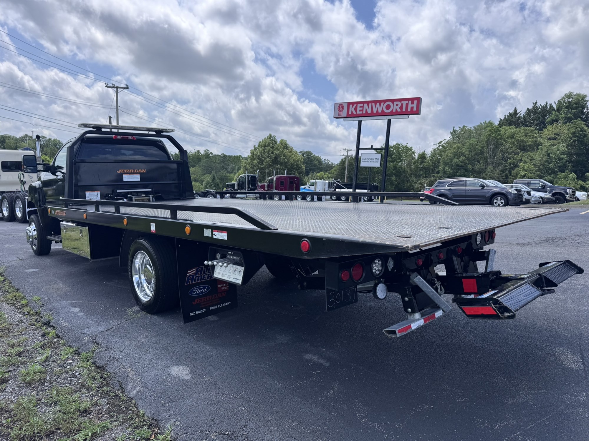 2022 Chevrolet 5500 - image 6 of 6