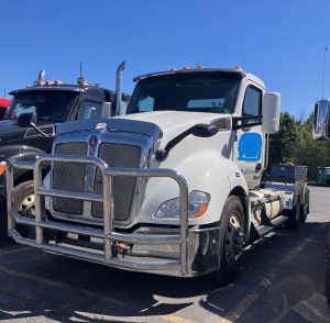 2022 Kenworth T680 NJ122463U-01