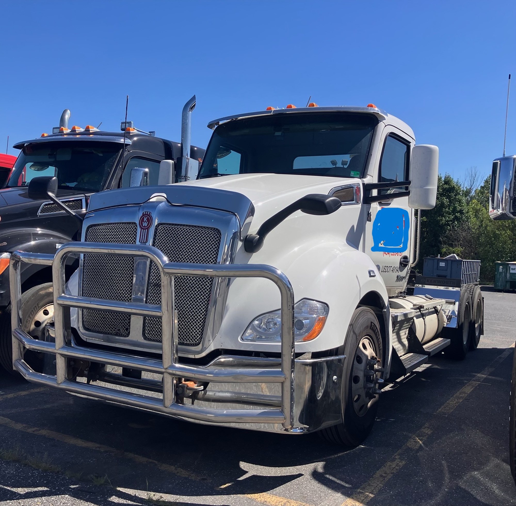 2022 Kenworth T680 2022 Kenworth T680 - image 1 of 1