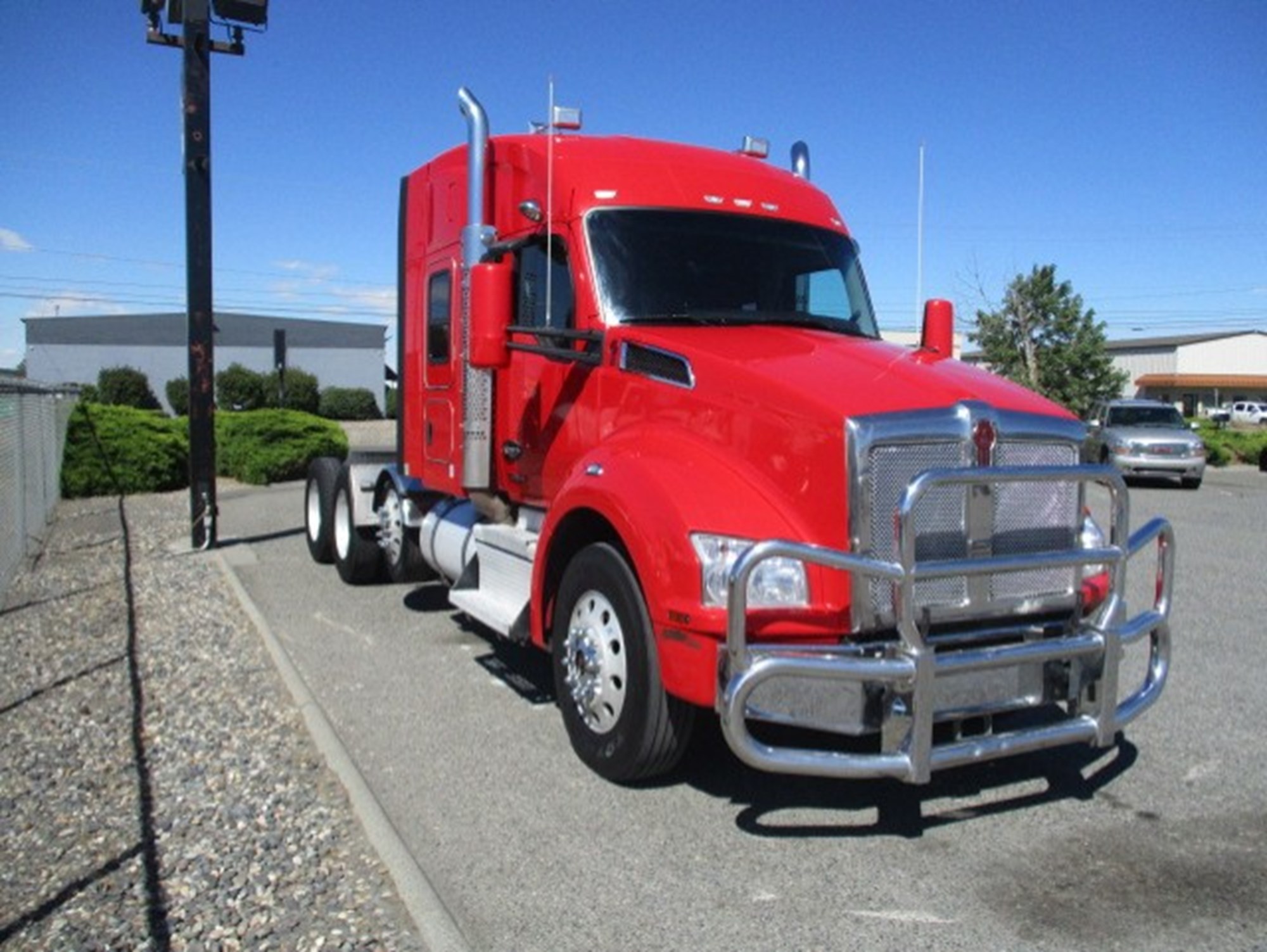 2022 Kenworth T880 2022 Kenworth T880 - image 2 of 6