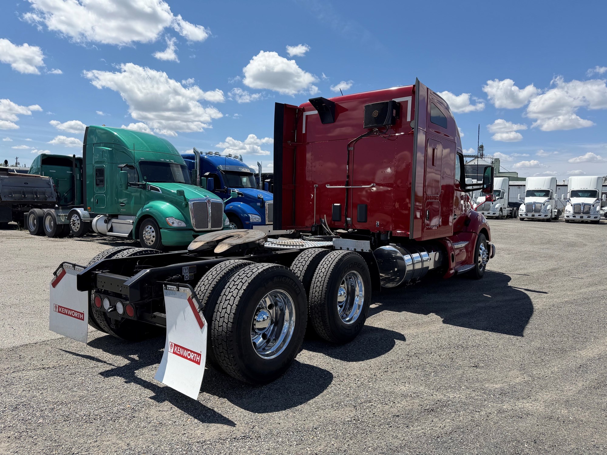2022 Kenworth T680 2022 Kenworth T680 - image 4 of 6