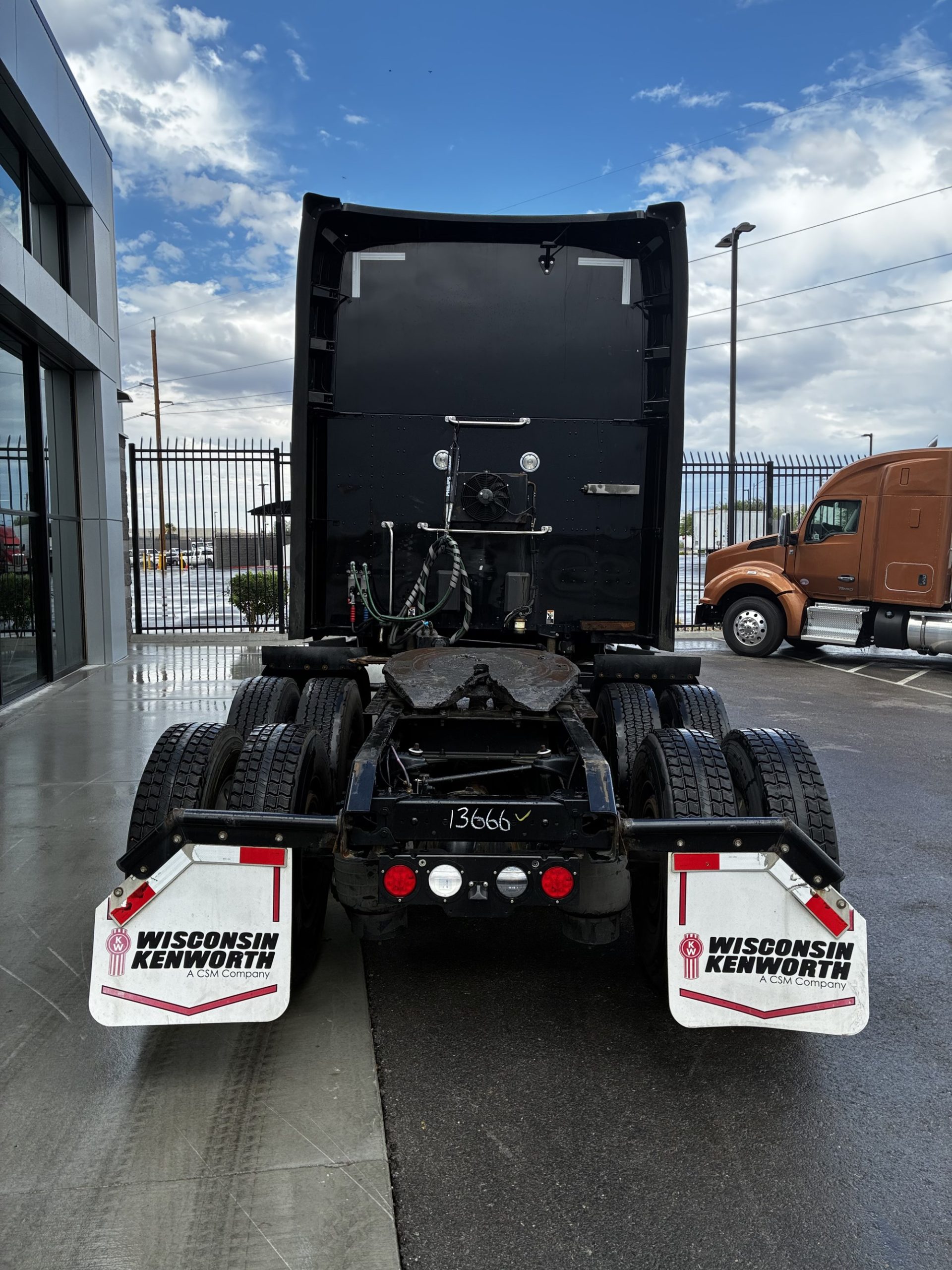 2022 Kenworth T680 2022 Kenworth T680 - image 4 of 6