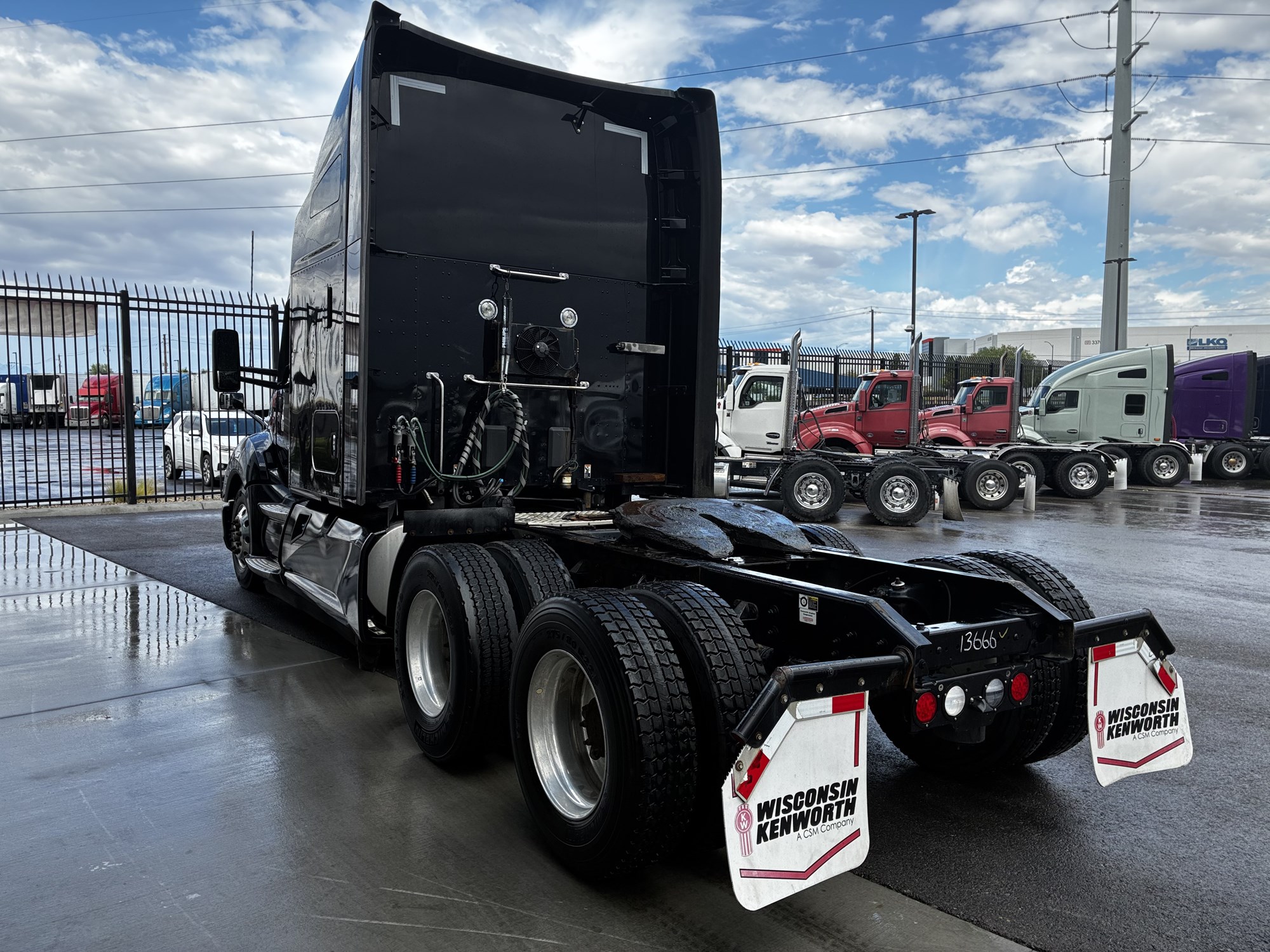 2022 Kenworth T680 2022 Kenworth T680 - image 5 of 6