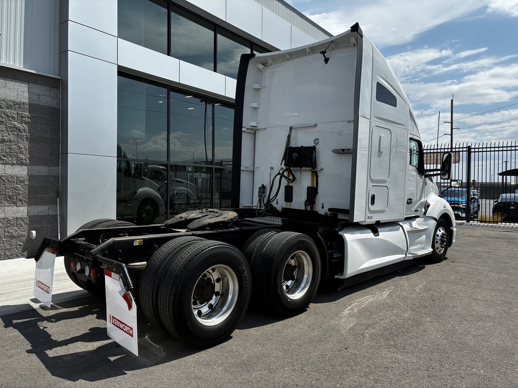 2022 Kenworth T680 2022 Kenworth T680 - image 3 of 6