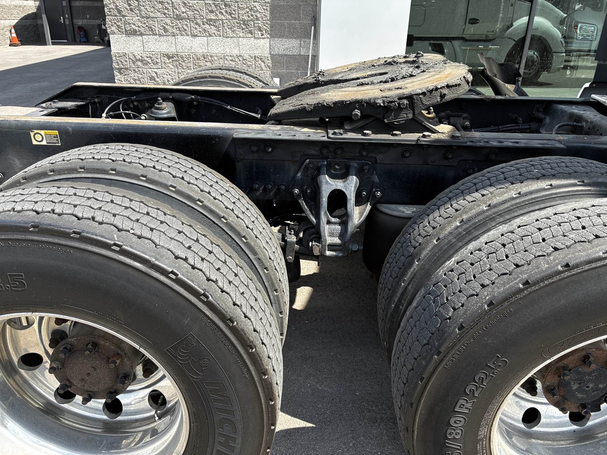 2022 Kenworth T680 2022 Kenworth T680 - image 4 of 6