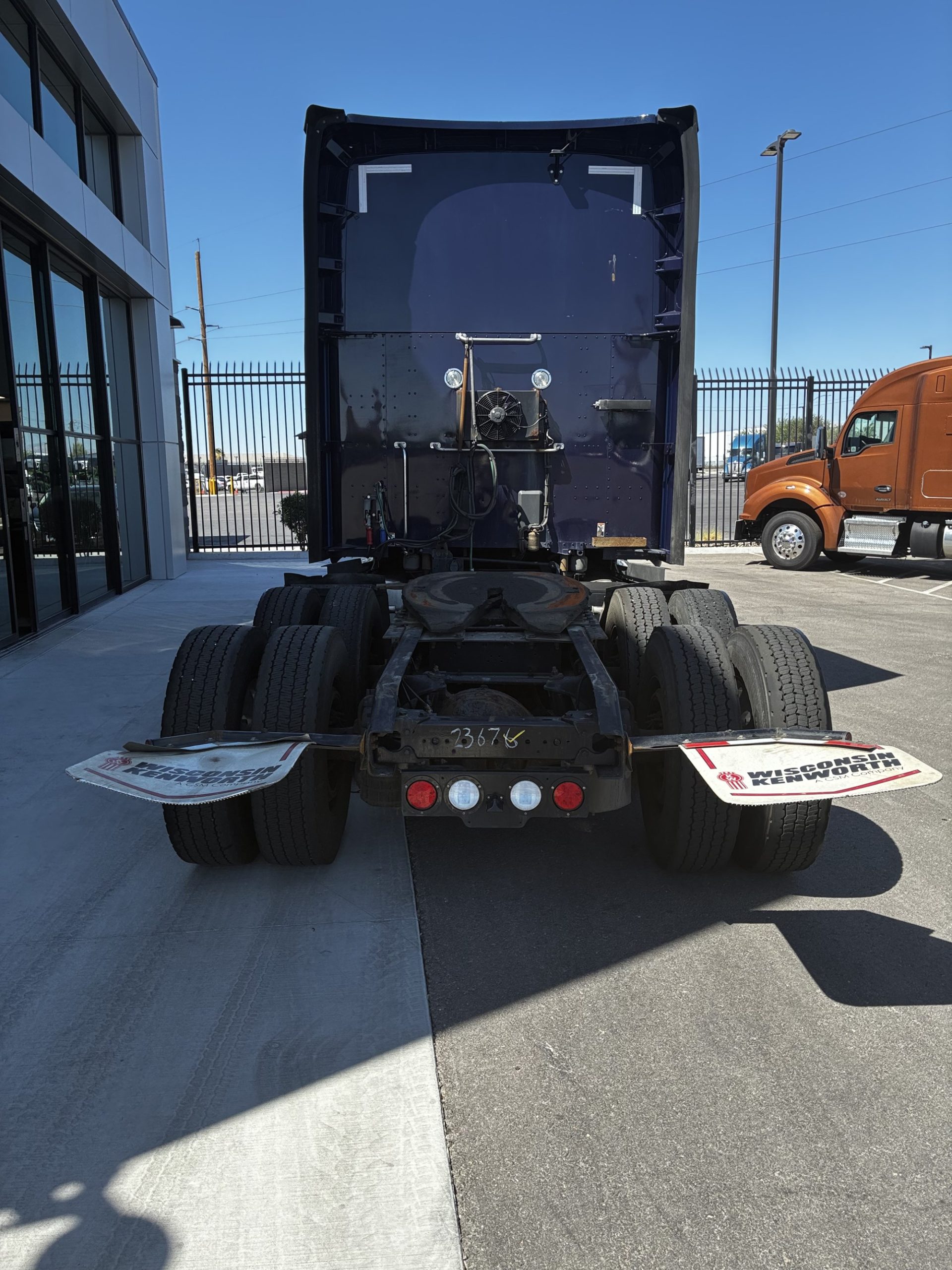 2022 Kenworth T680 2022 Kenworth T680 - image 3 of 6