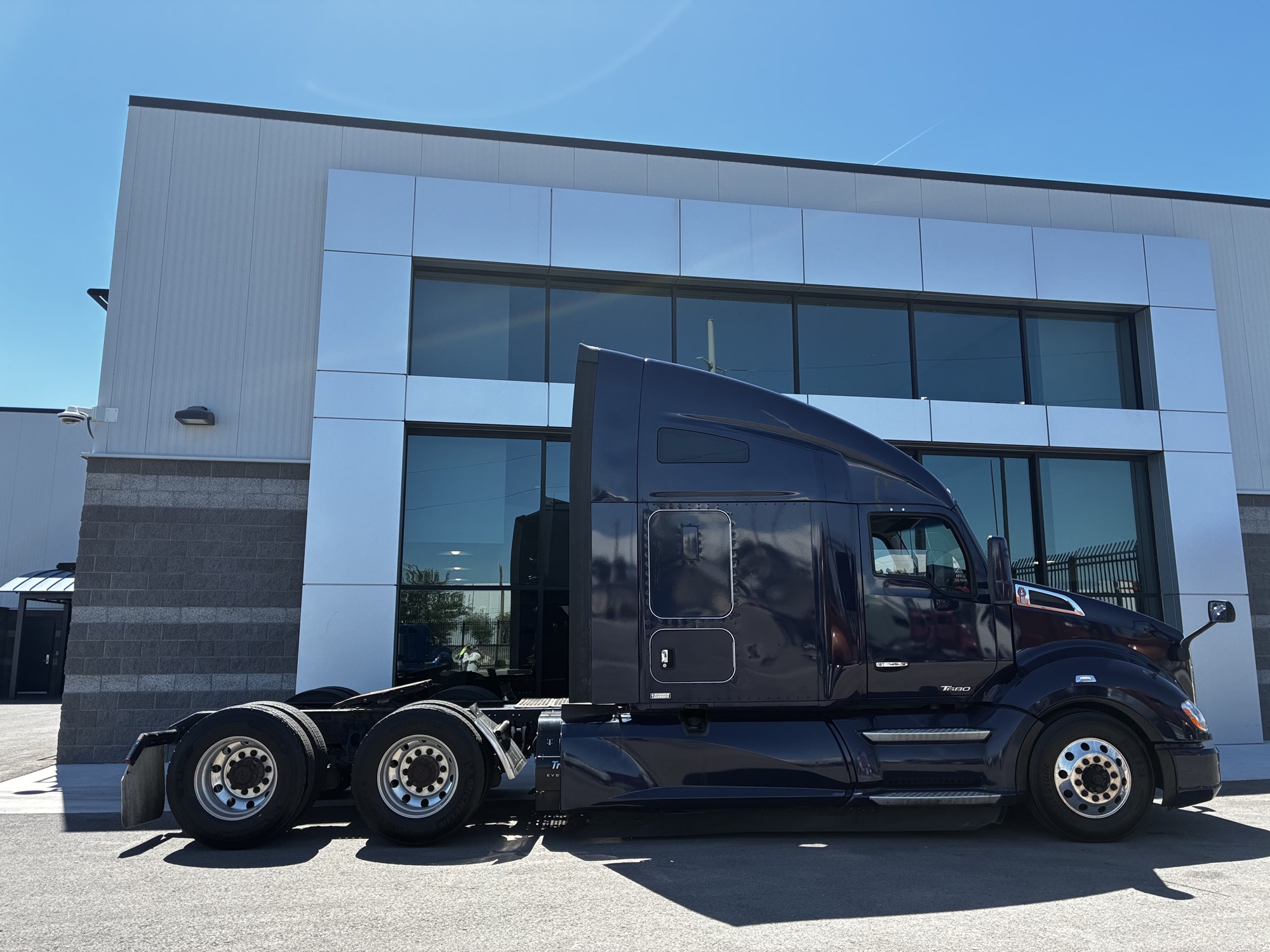 2022 Kenworth T680 2022 Kenworth T680 - image 4 of 6