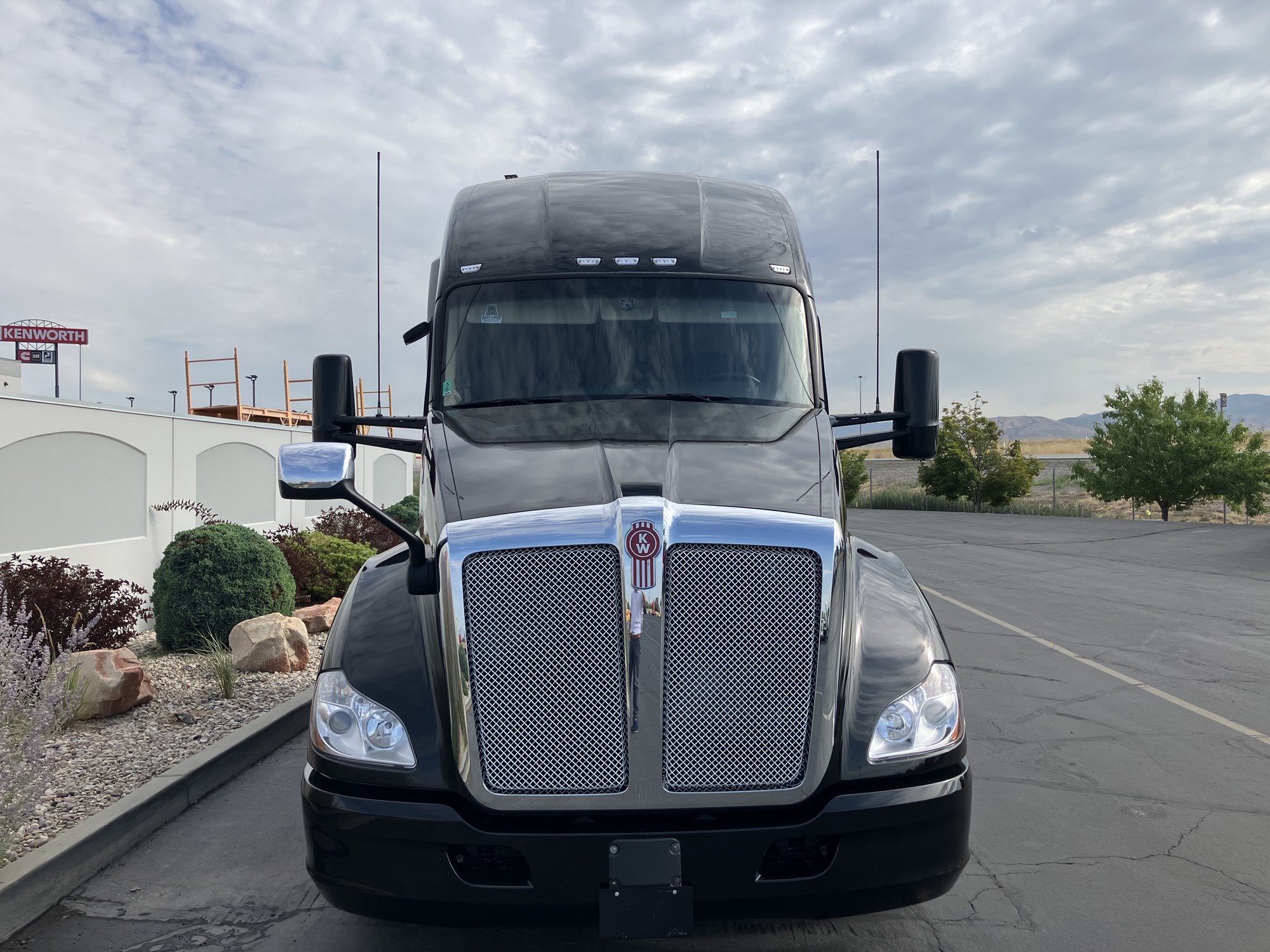 2022 Kenworth T680 2022 Kenworth T680 - image 3 of 6