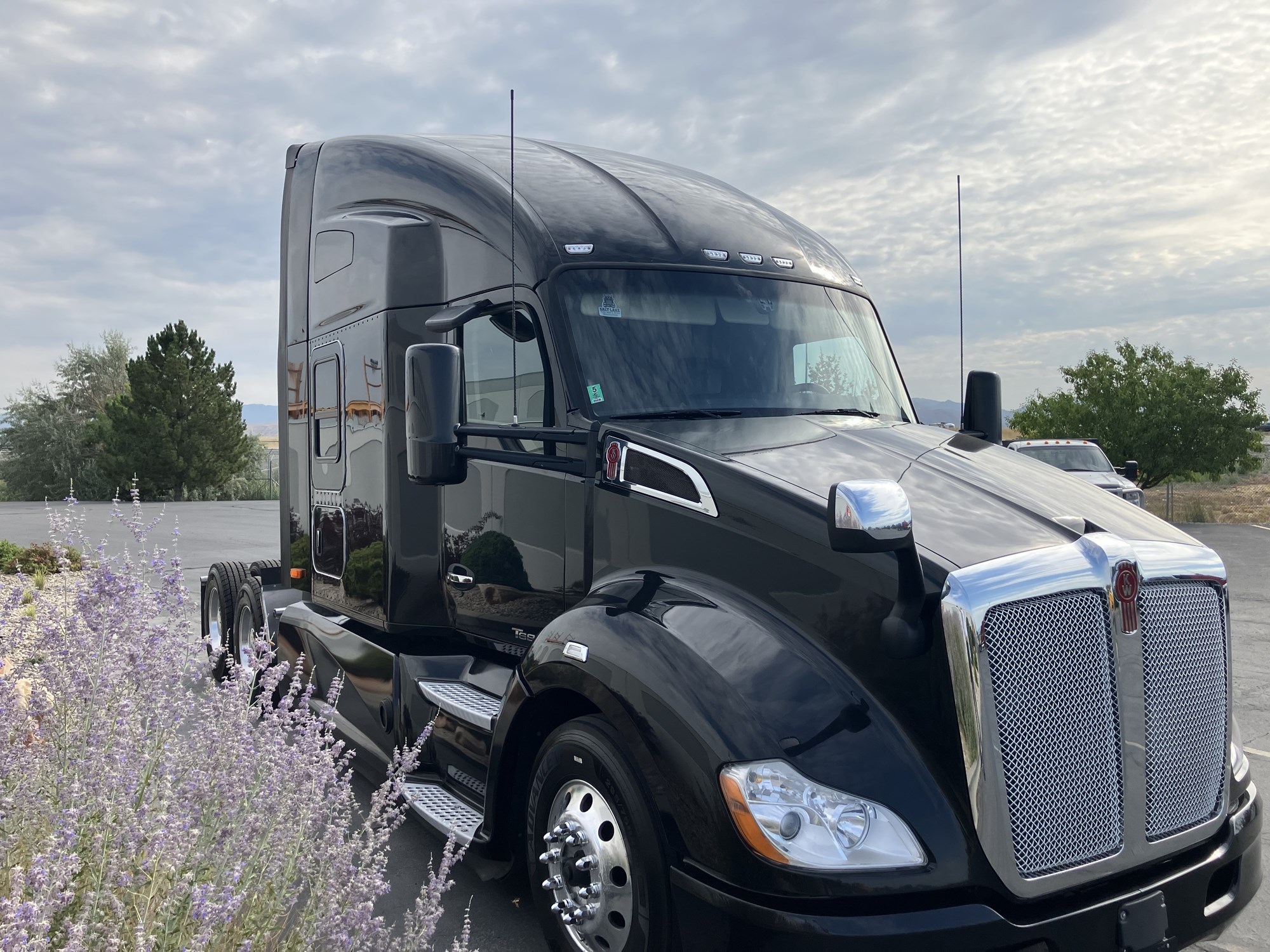 2022 Kenworth T680 2022 Kenworth T680 - image 4 of 6