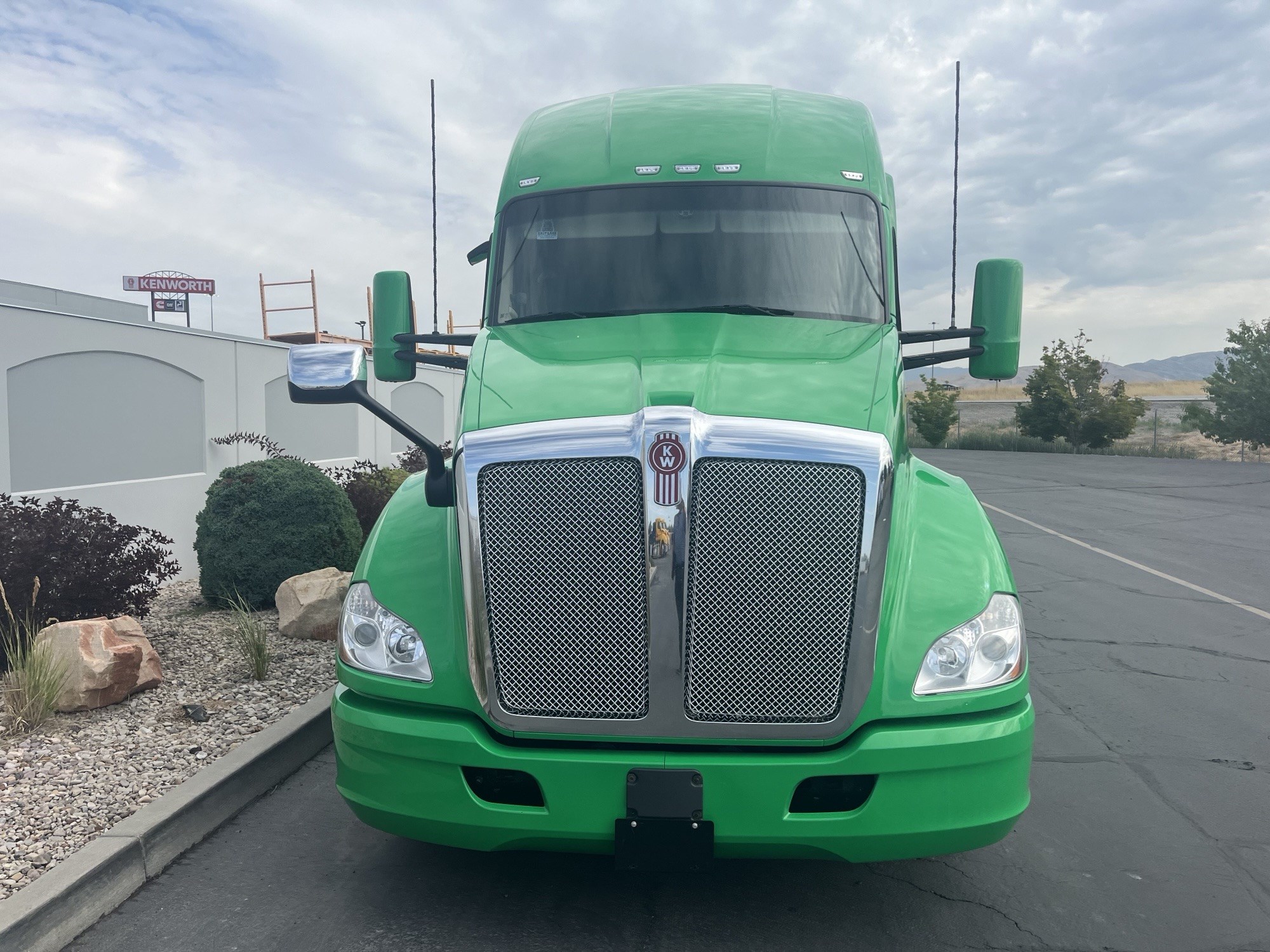 2022 Kenworth T680 2022 Kenworth T680 - image 3 of 6