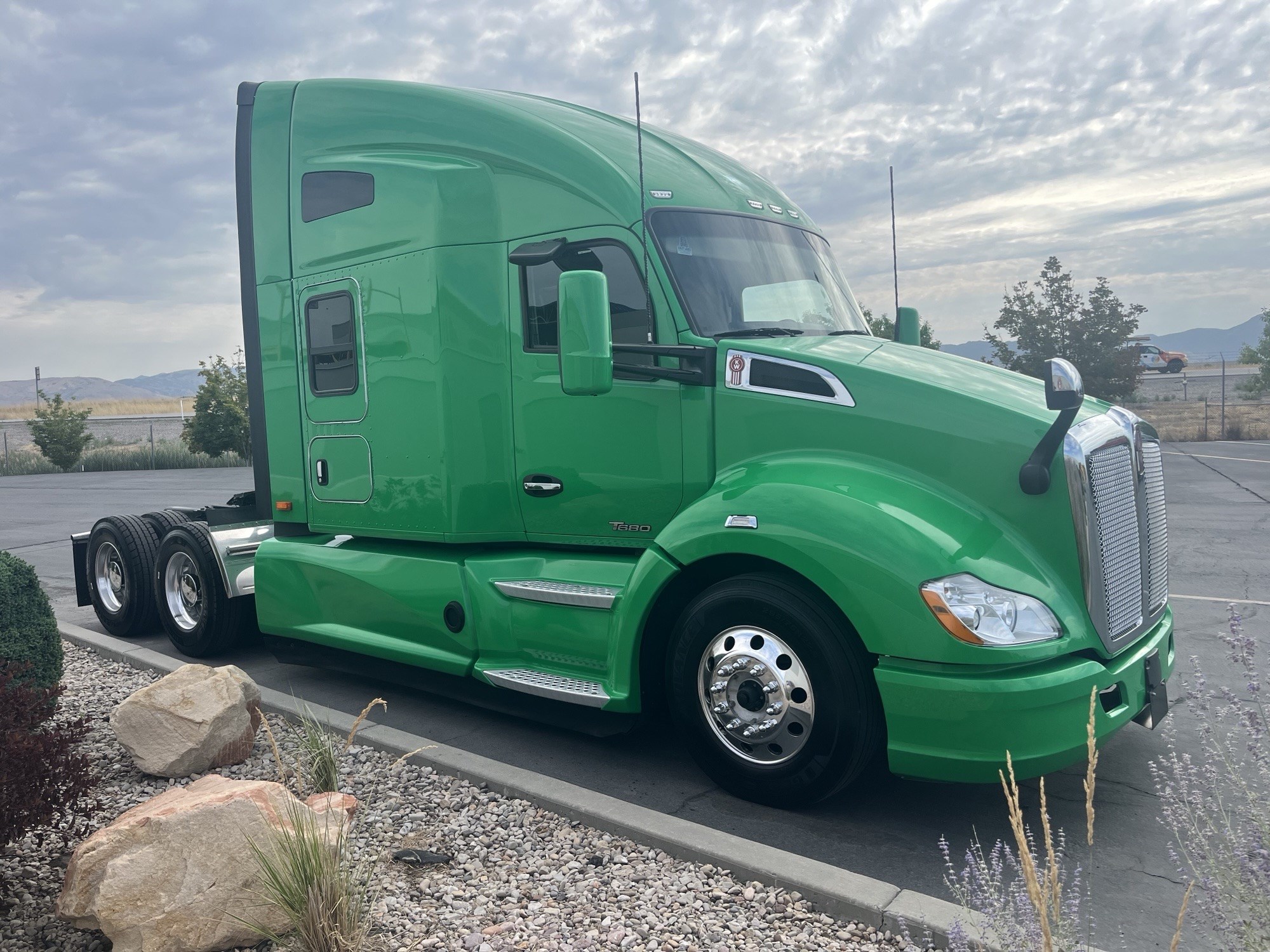 2022 Kenworth T680 2022 Kenworth T680 - image 4 of 6