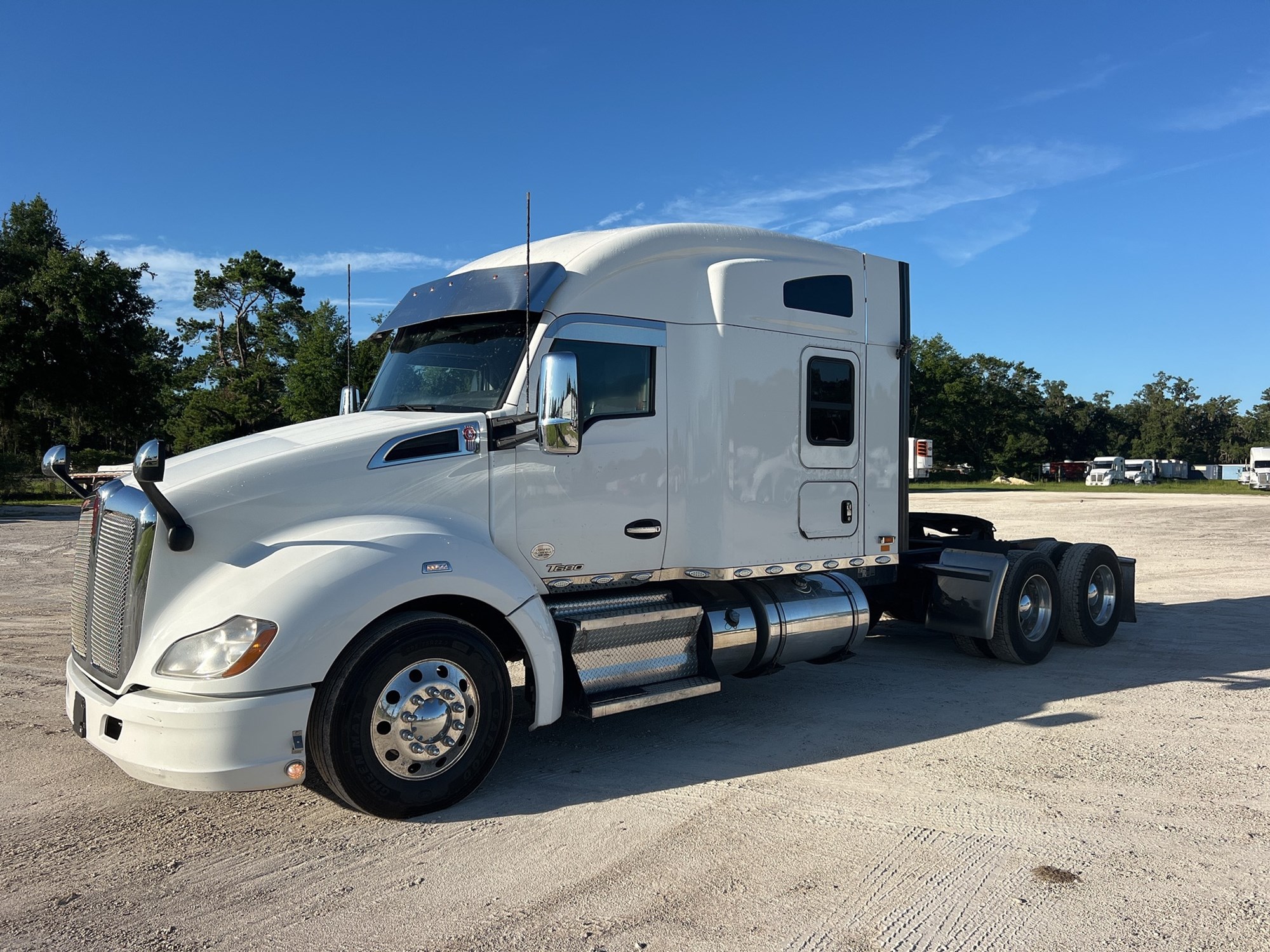 2022 Kenworth T680 2022 Kenworth T680 - image 1 of 1